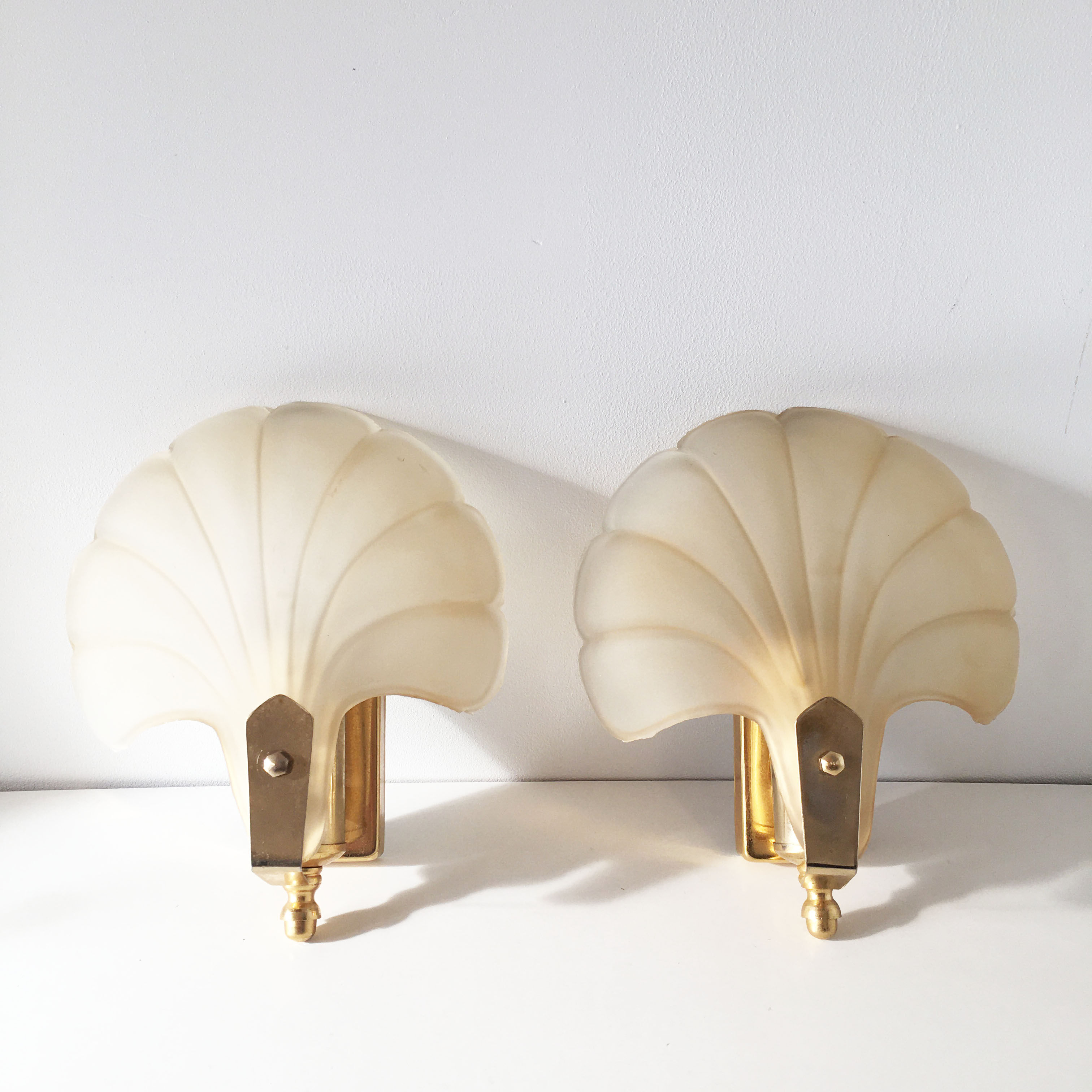Pair of glass shell appliques