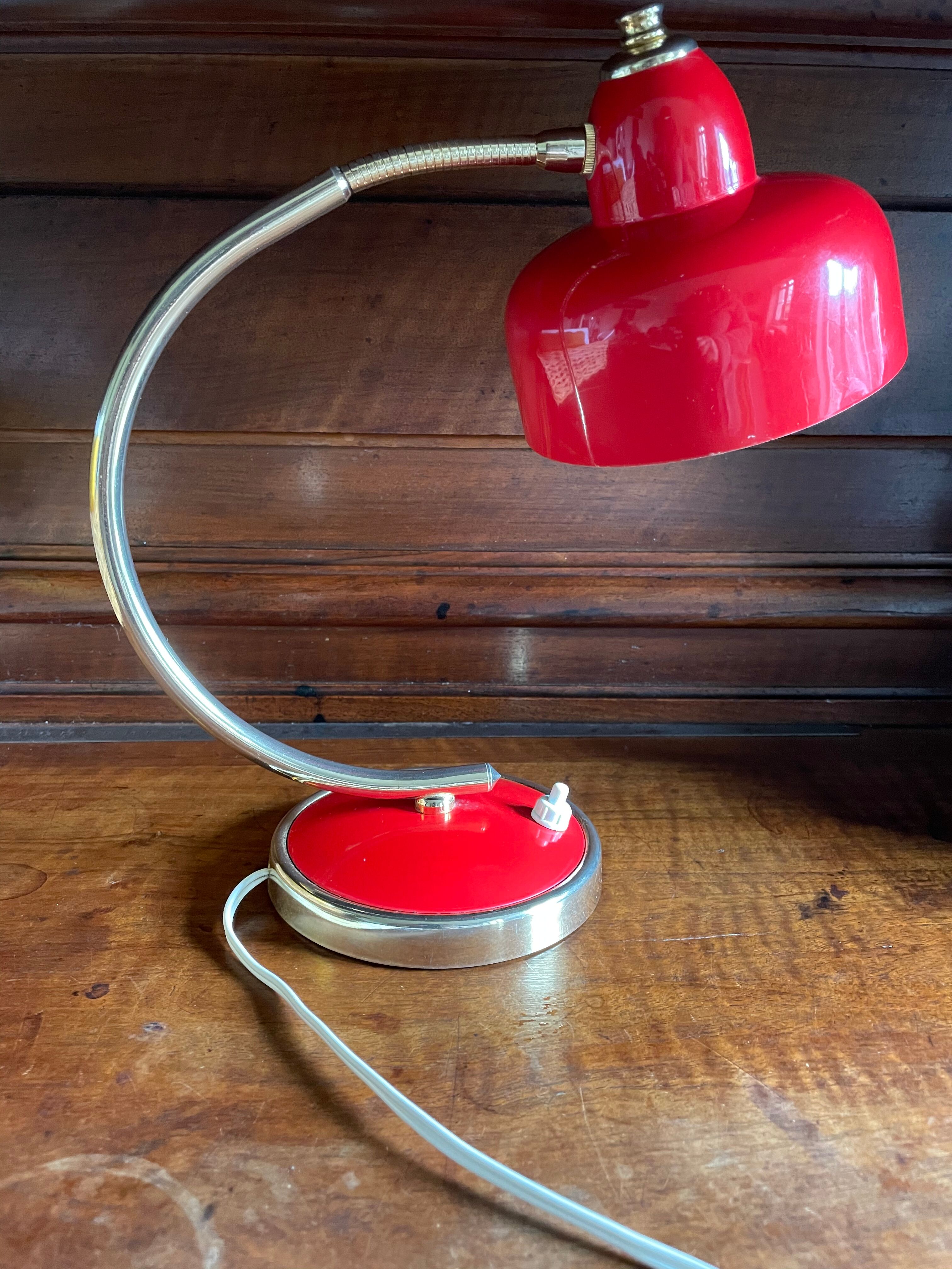 Lampe métal laquée rouge et doré 60’S