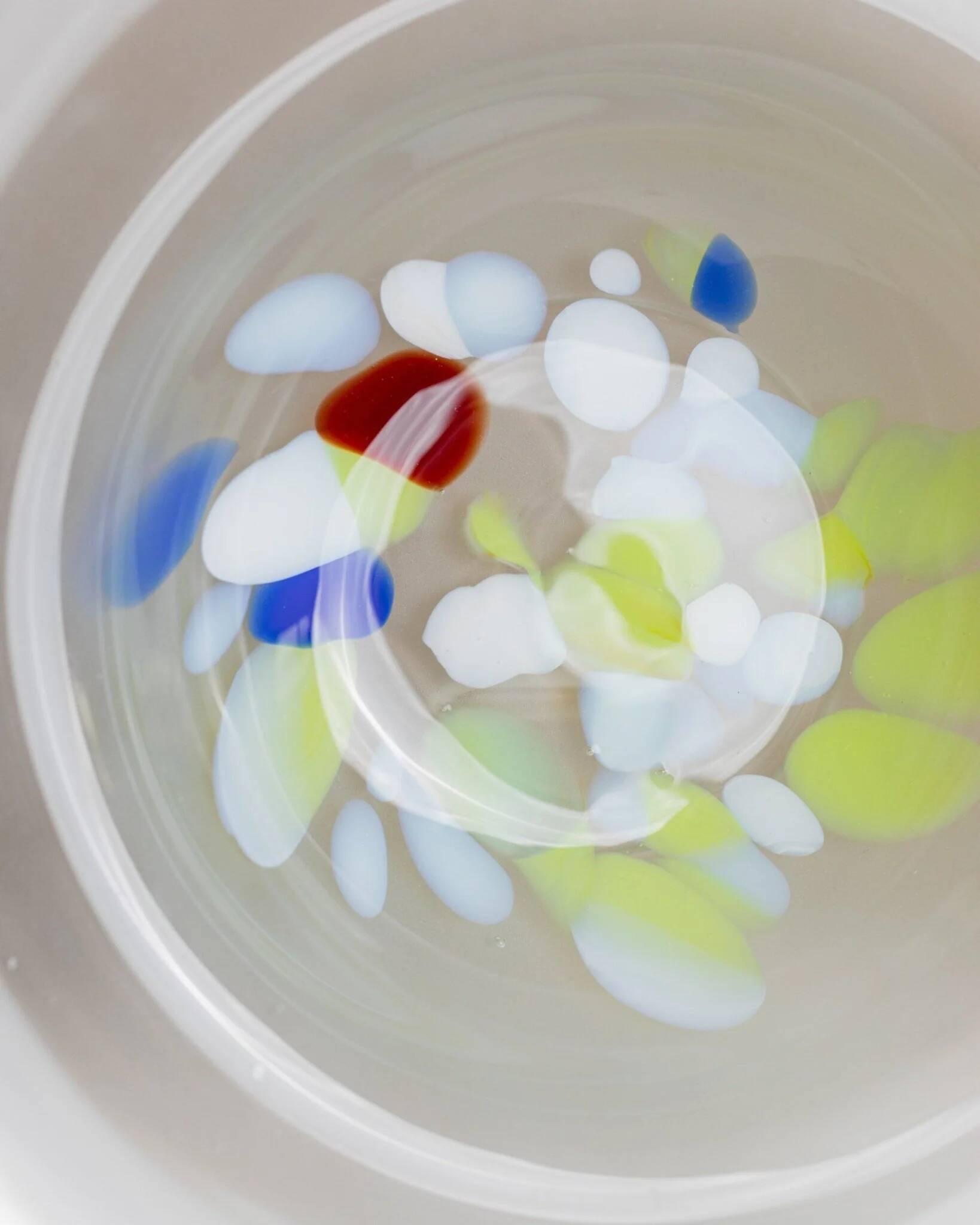 XL Vintage Murano Glass Bowl with Blue Rim and Multicolor Dots – Mouth-Blown Italian Glass, 1980s Pop Art