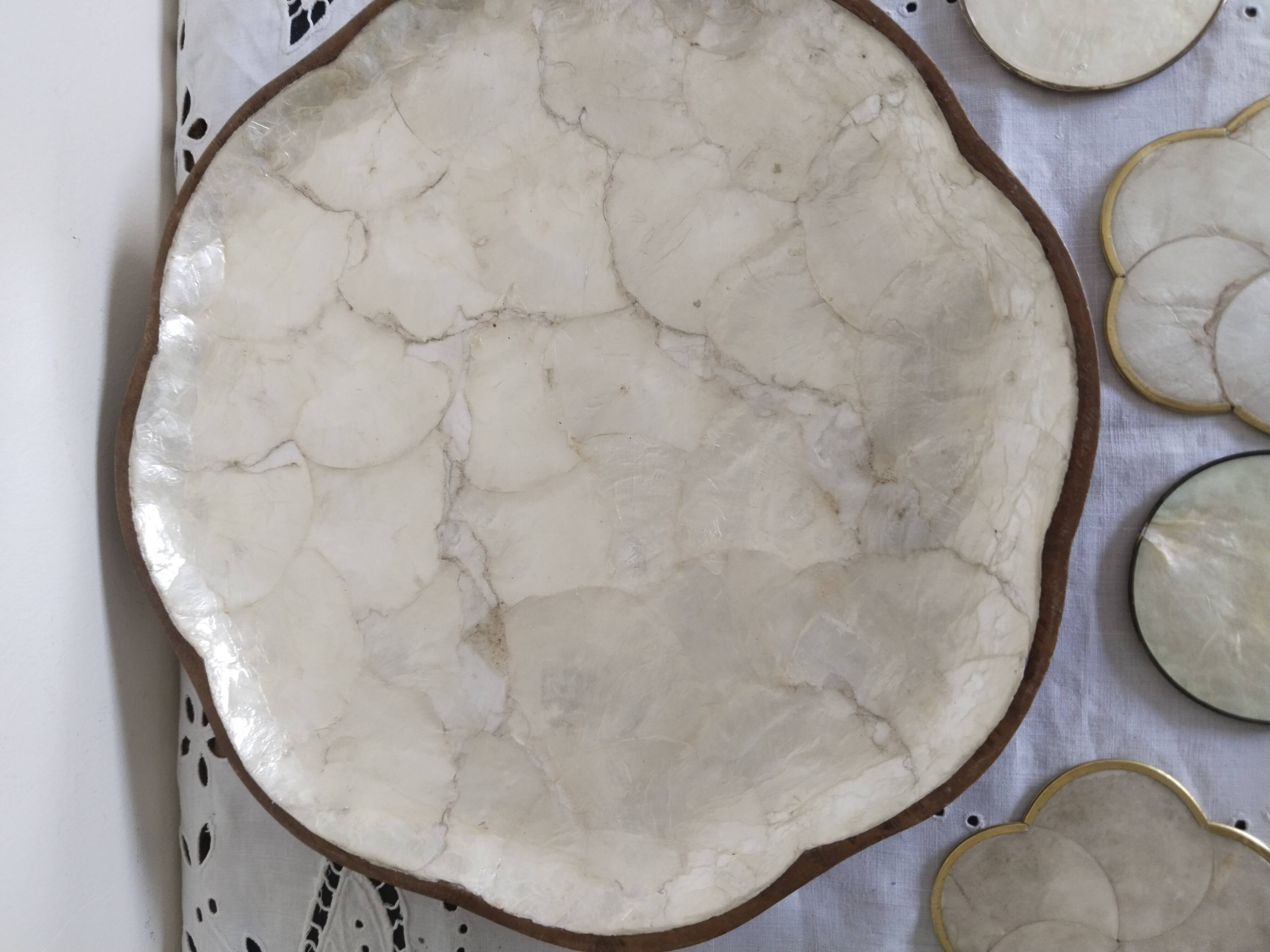 Serving tray in mother-of-pearl and olive wood, Capiz shell