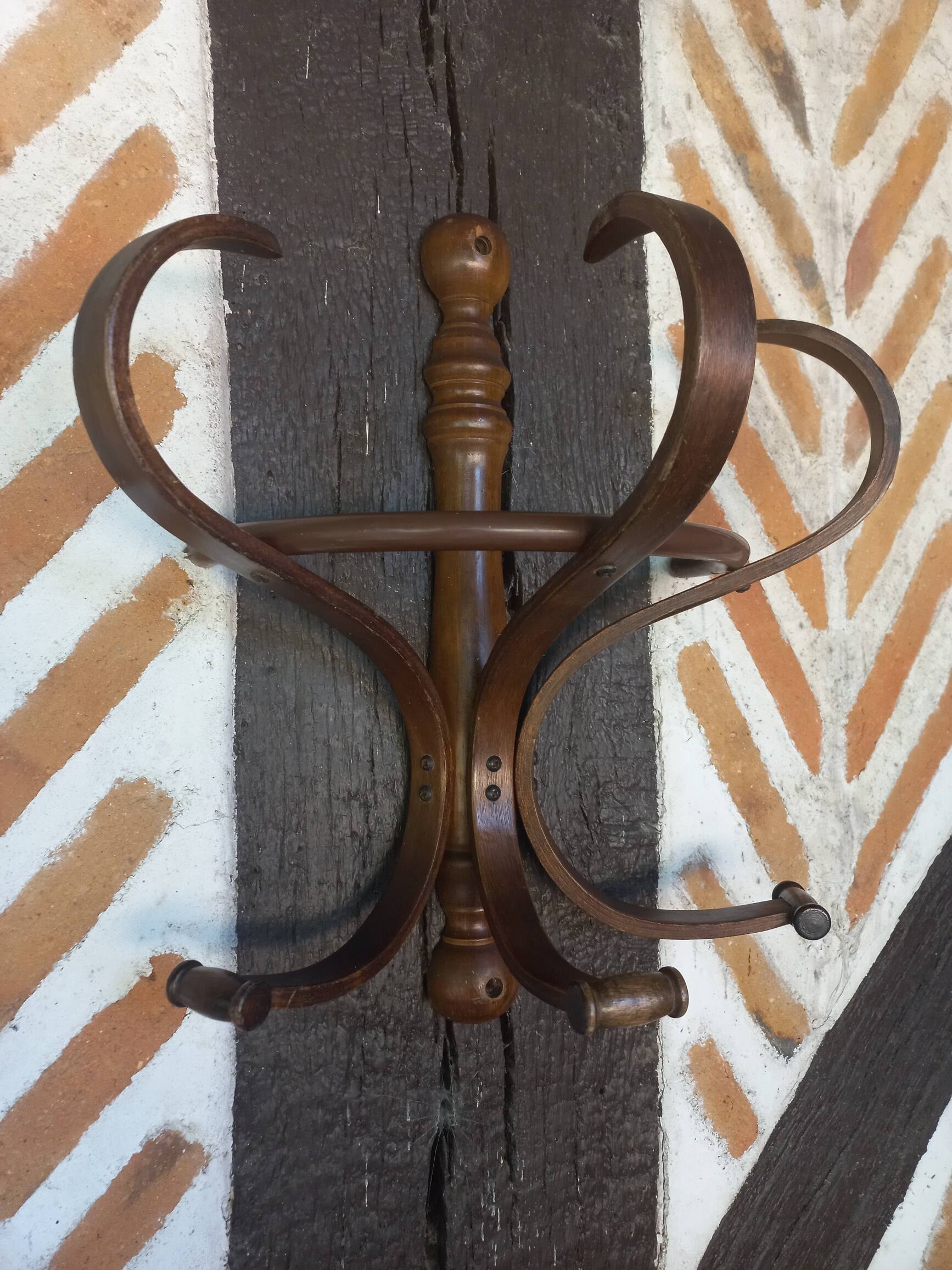 Porte manteau mural forme "perroquet"