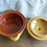 Cocotte soupière en terre cuite émaillée jaune moutarde