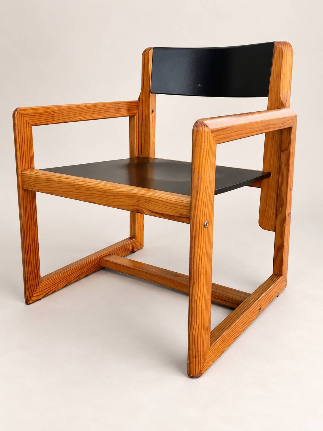 André Sornay armchair in solid pine and black lacquer – circa 1960