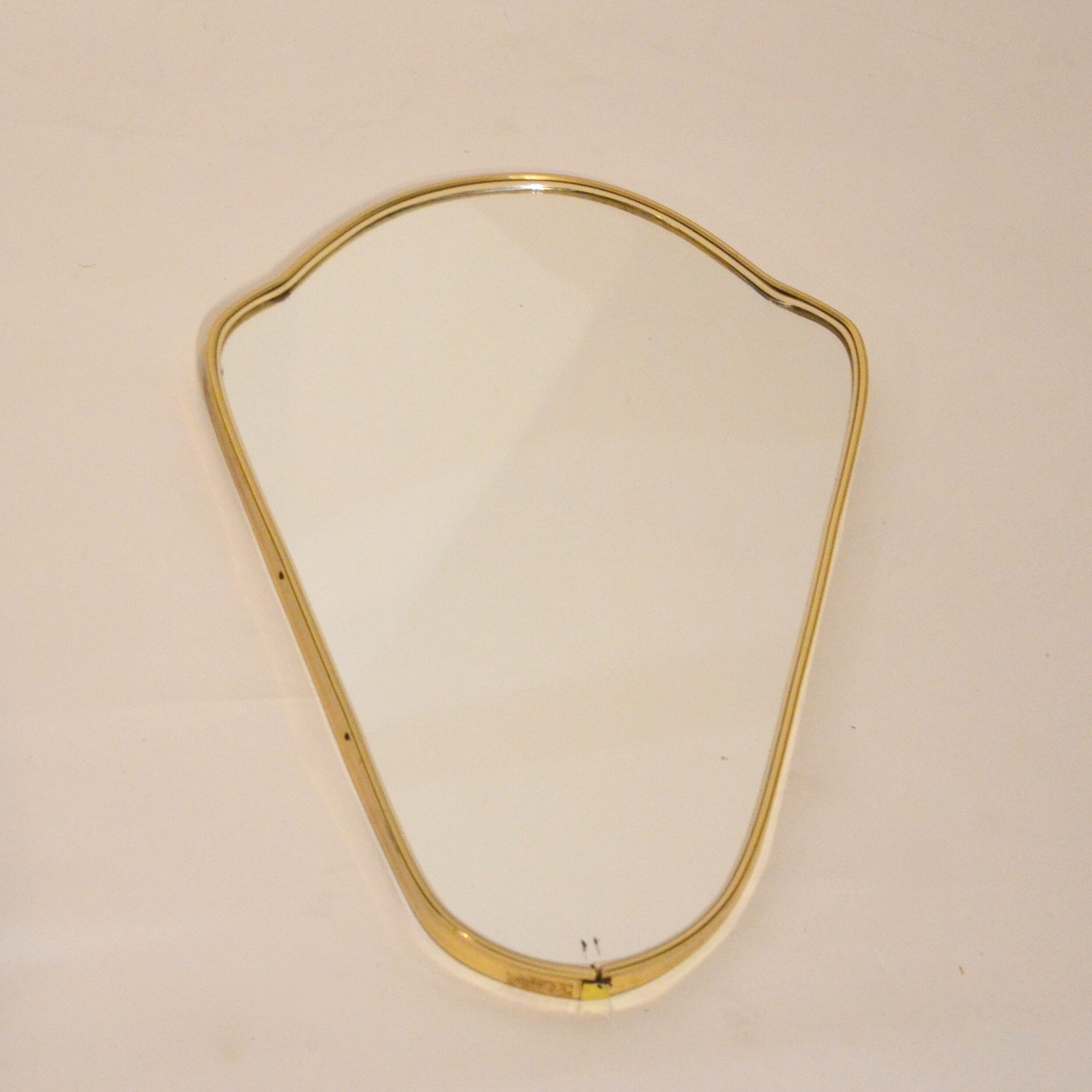 Free 60s shape mirror 40 x 26 cm