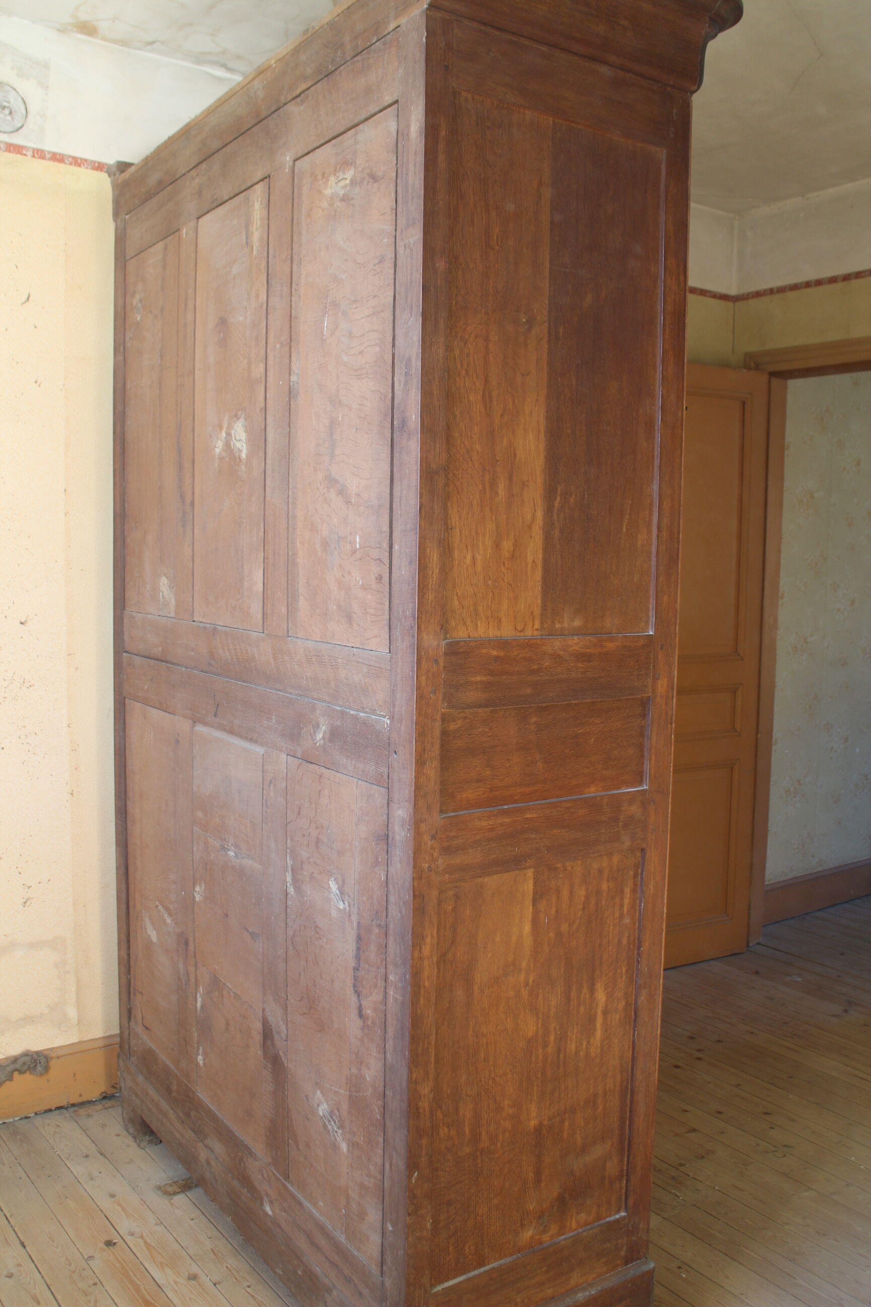 Armoire en chêne clair XIX ème