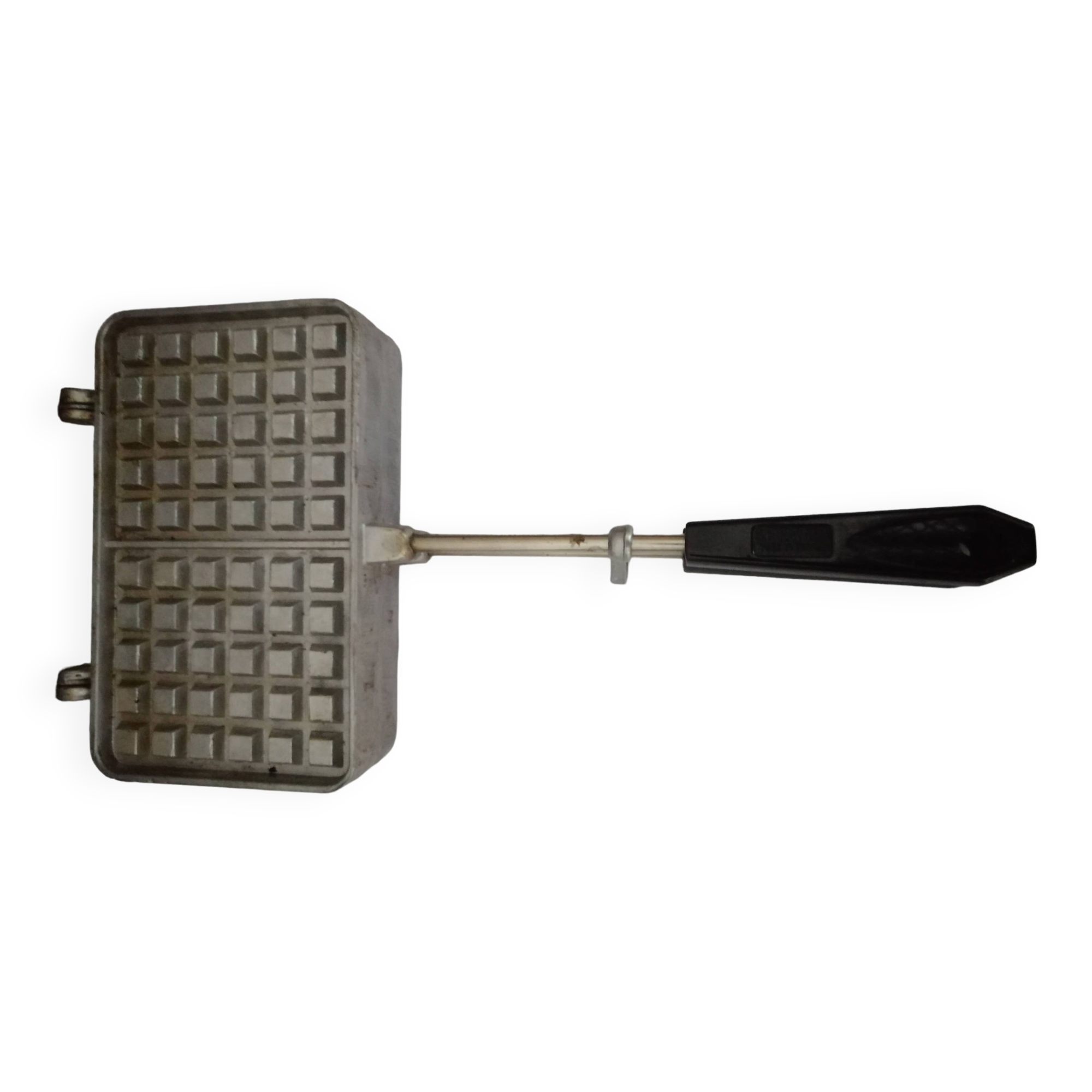 VINTAGE CAST IRON WAFFLE MAKER