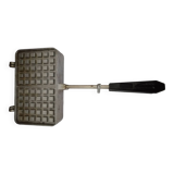 VINTAGE CAST IRON WAFFLE MAKER