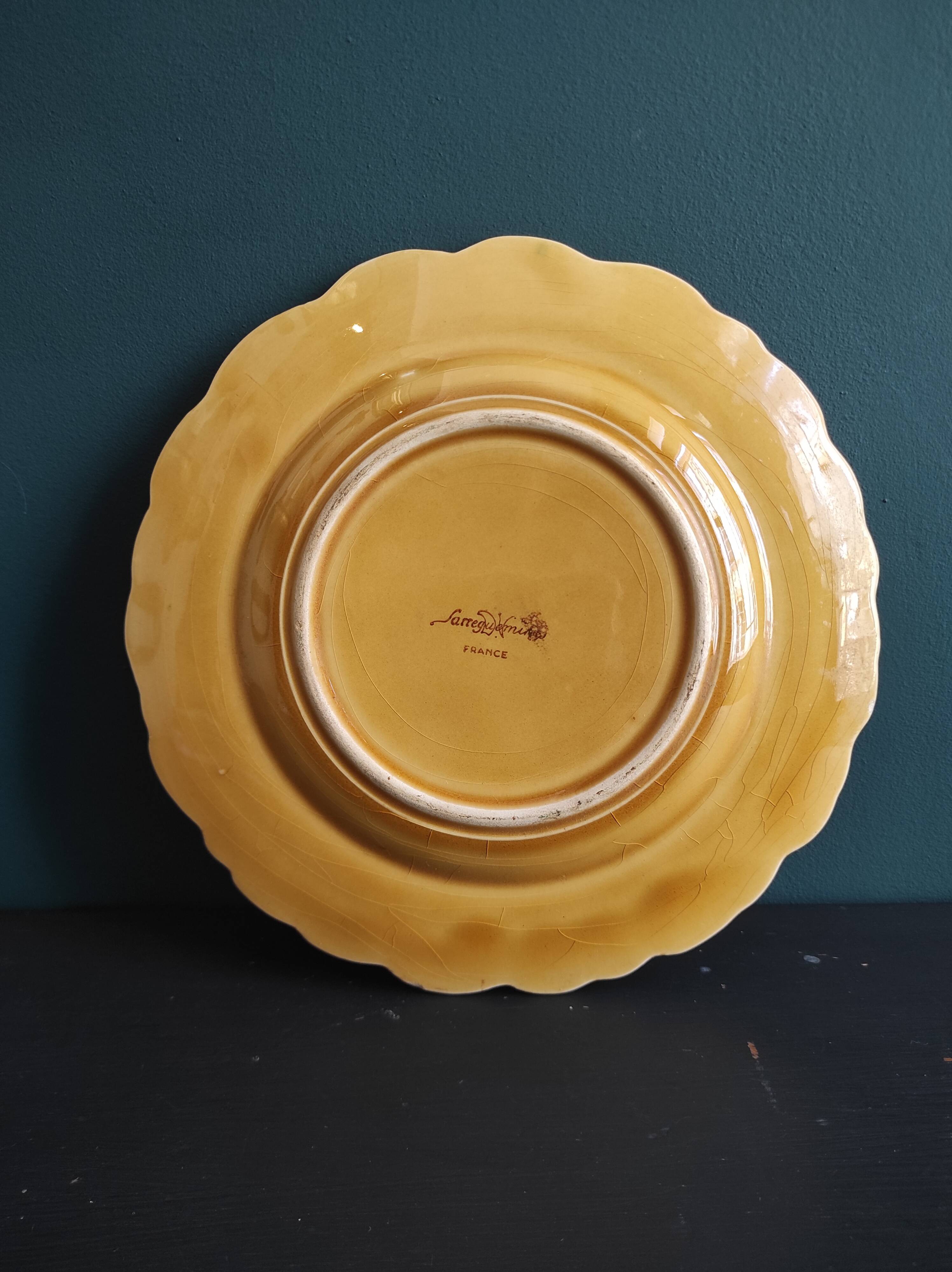 French vintage Majolica plate decorated with apples, in barbotine of Sarreguemines