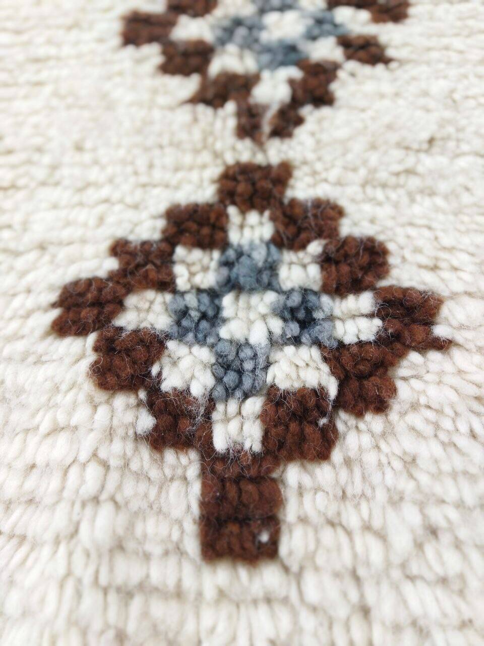 Handmade wool Berber rug 138 x 82 cm