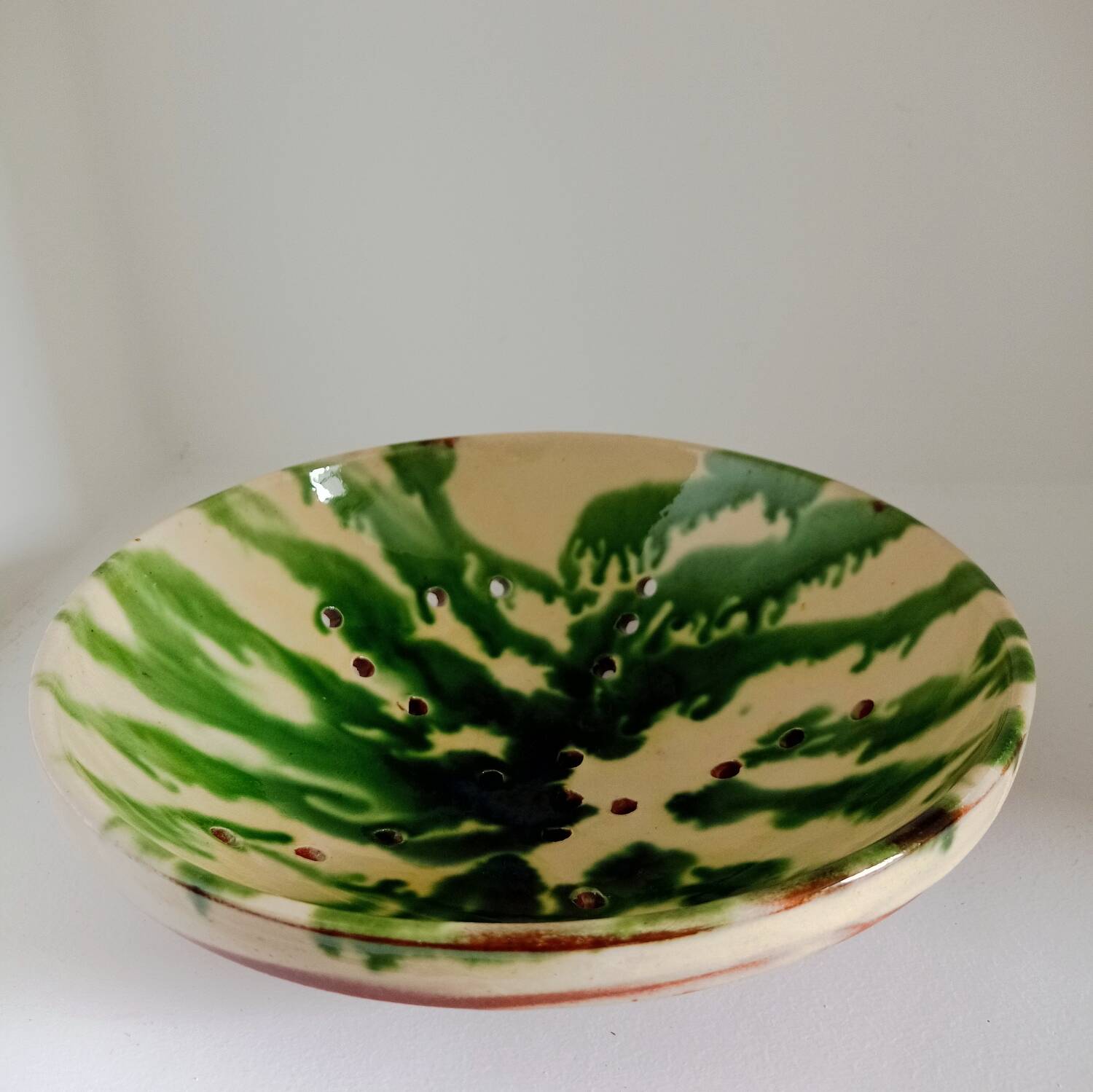 Ceramic fruit strainer