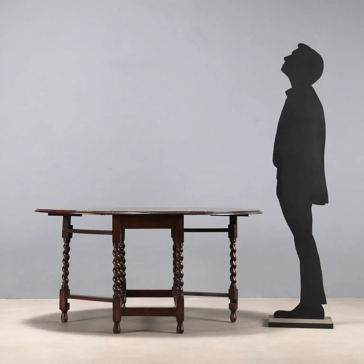 Petite table ancienne en chêne teinté noyer, Angleterre, XIXe siècle