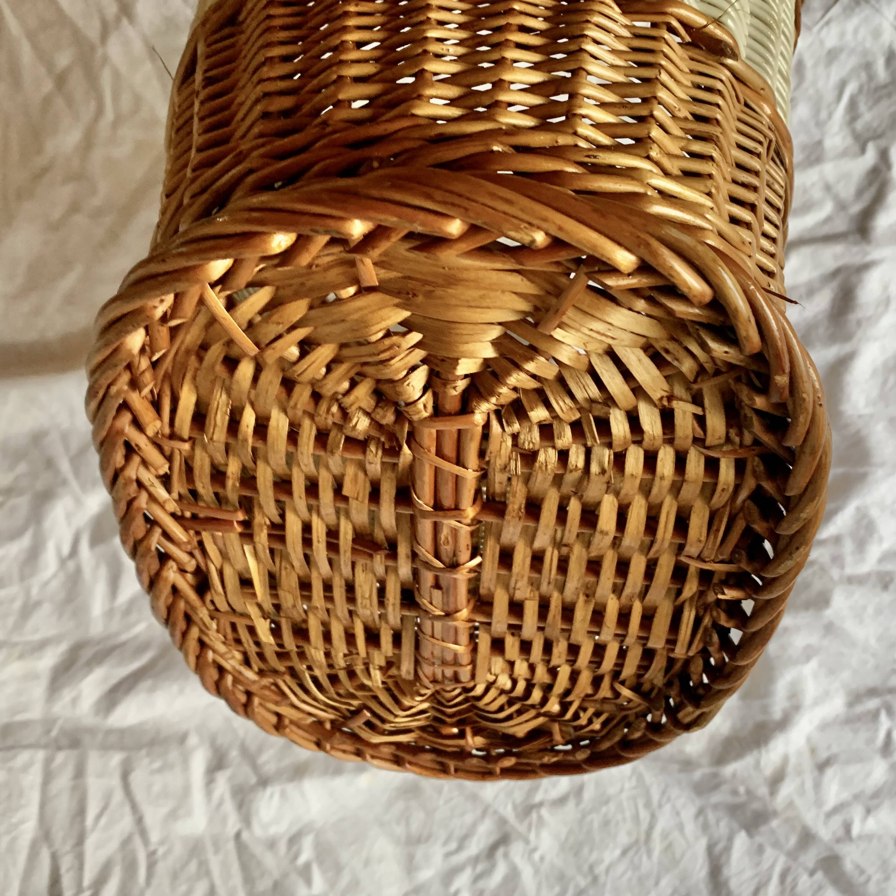 Vintage wicker and scoubidou basket