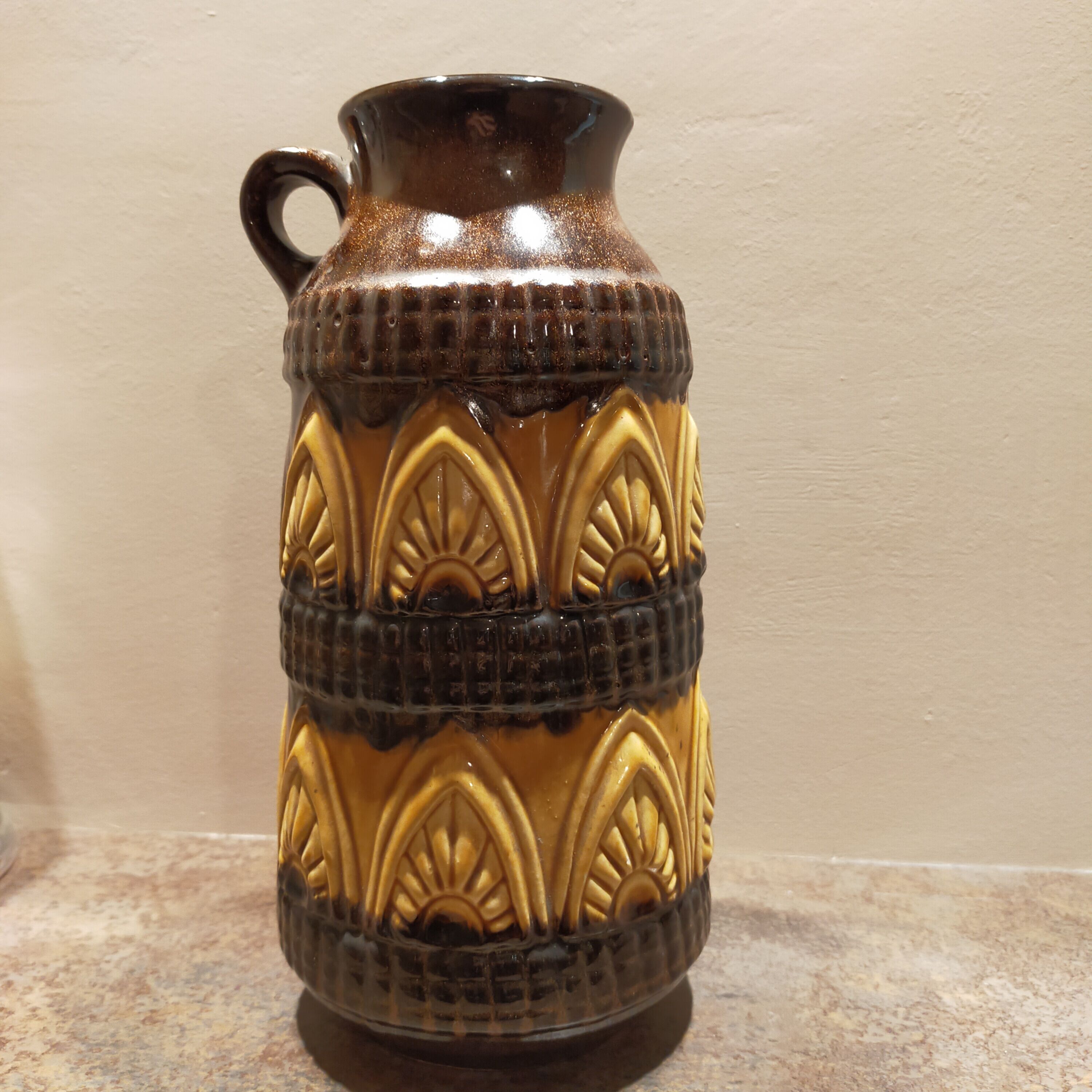 Uberlacker ceramic vase