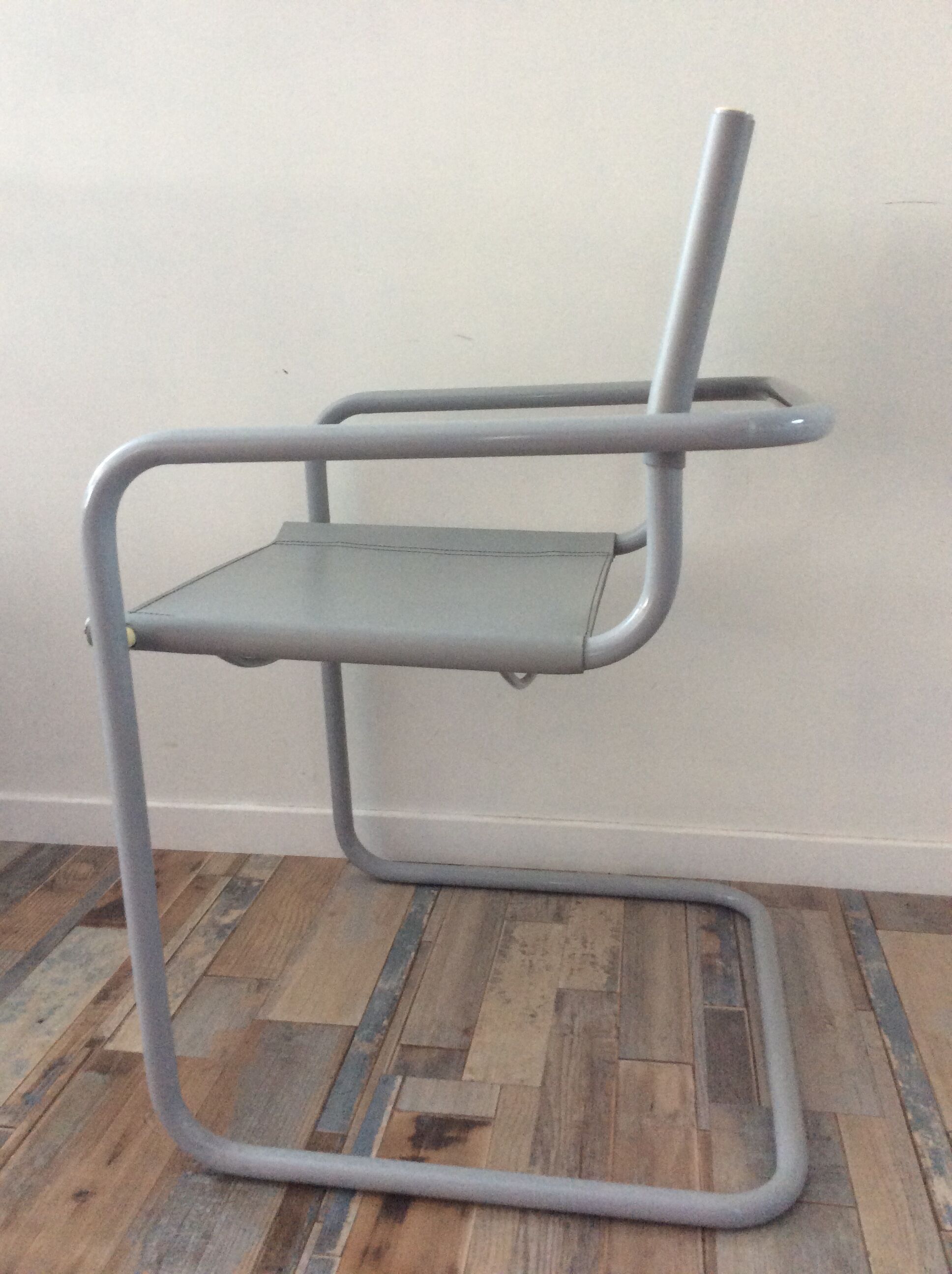 Cantilever chair design Bauhaus 70-80