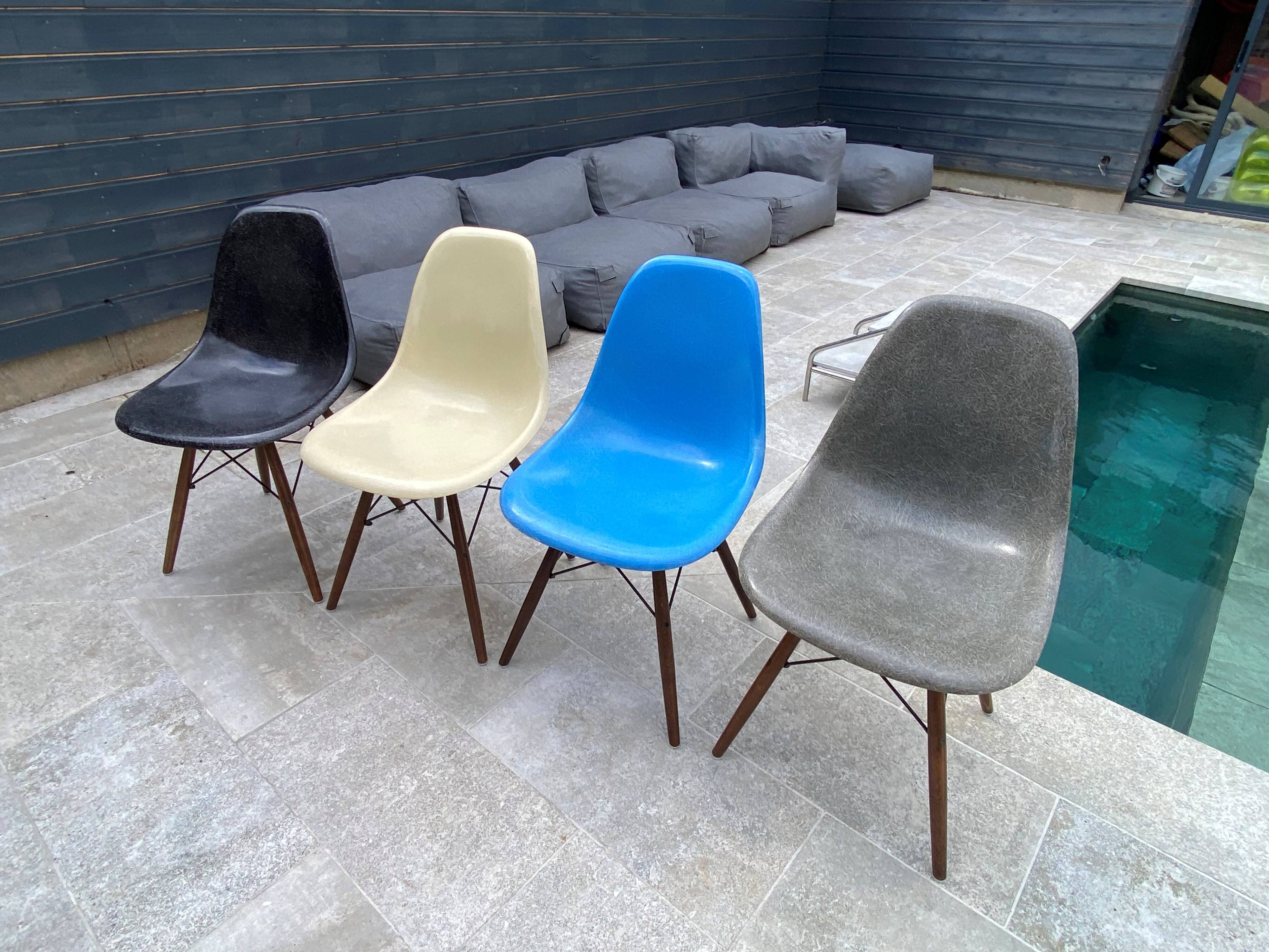 Lot of 4 DSW chairs in walnut fiber by Eames Herman Miller, vintage