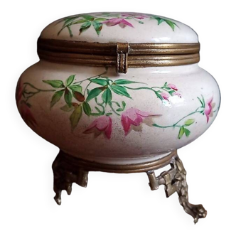 Small earthenware tripod box - 19th century with Japanese decoration