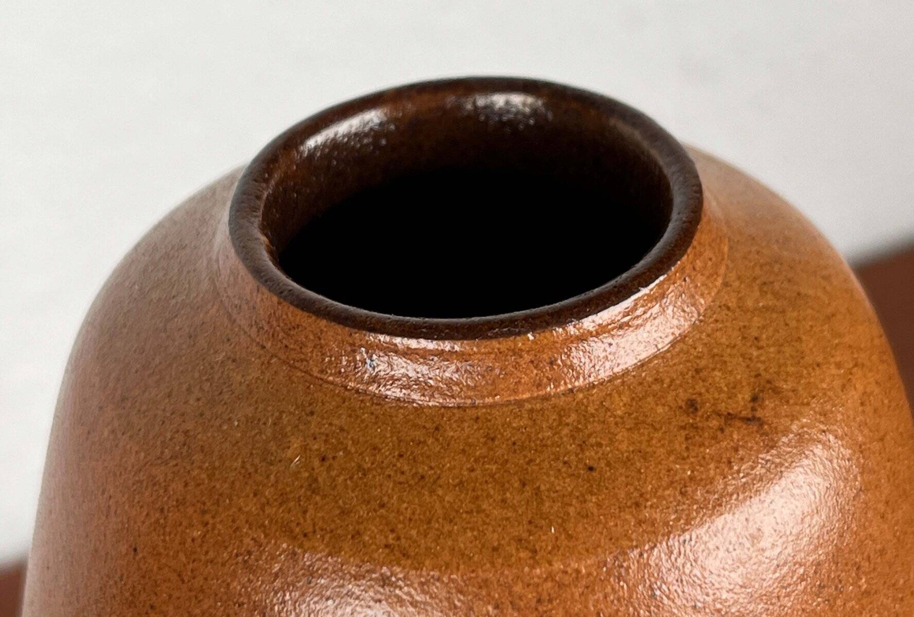 Minimalist vase from East German workshop by Paul Eydner, Waldenburg, 1960s.