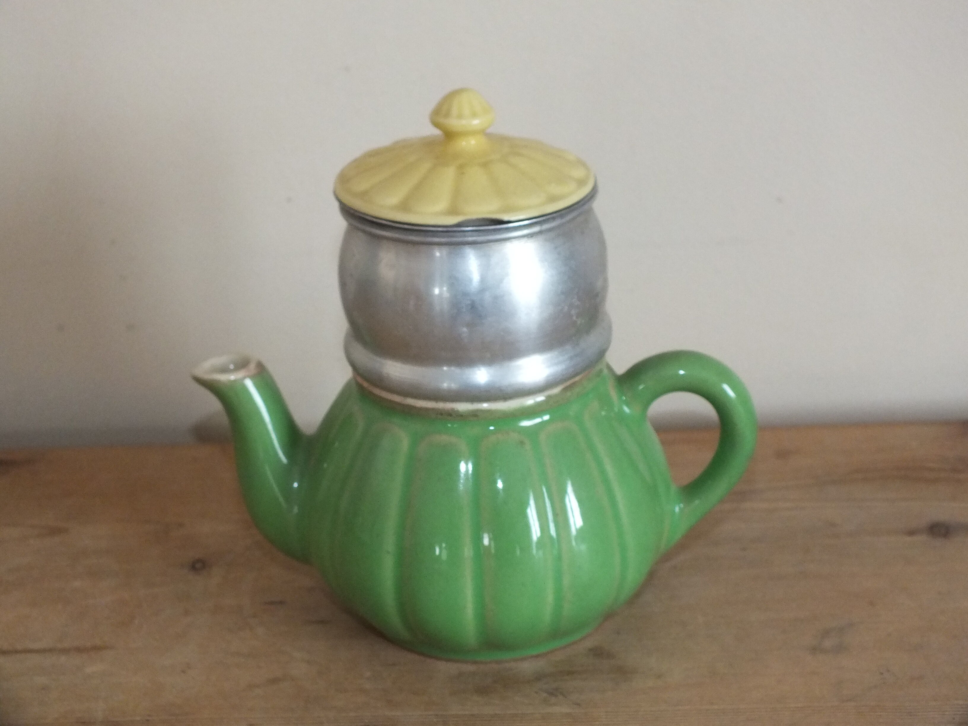 Selfish or miniature coffee maker green and yellow
