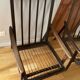 Une paire de fauteuils style scandinave