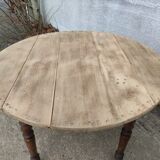 Folding round table