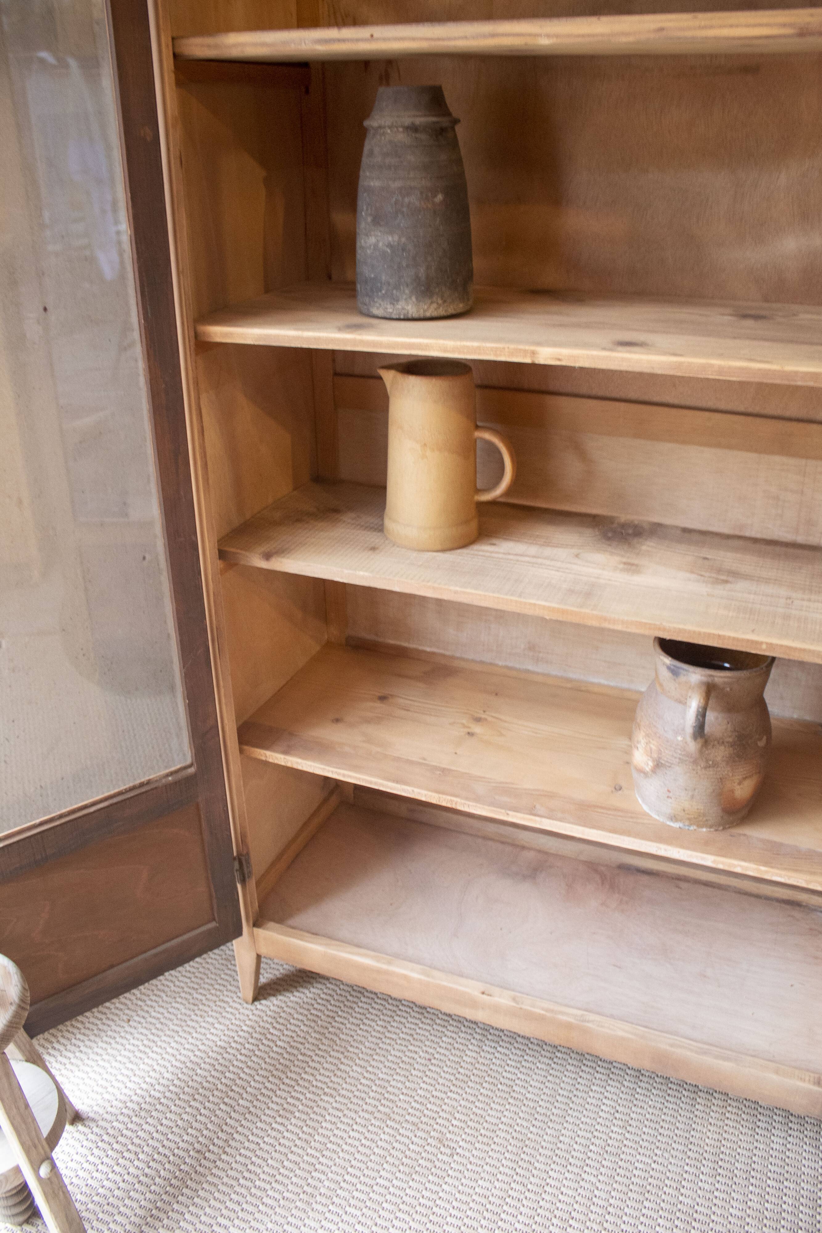 Armoire bibliotheque vitrée parisienne