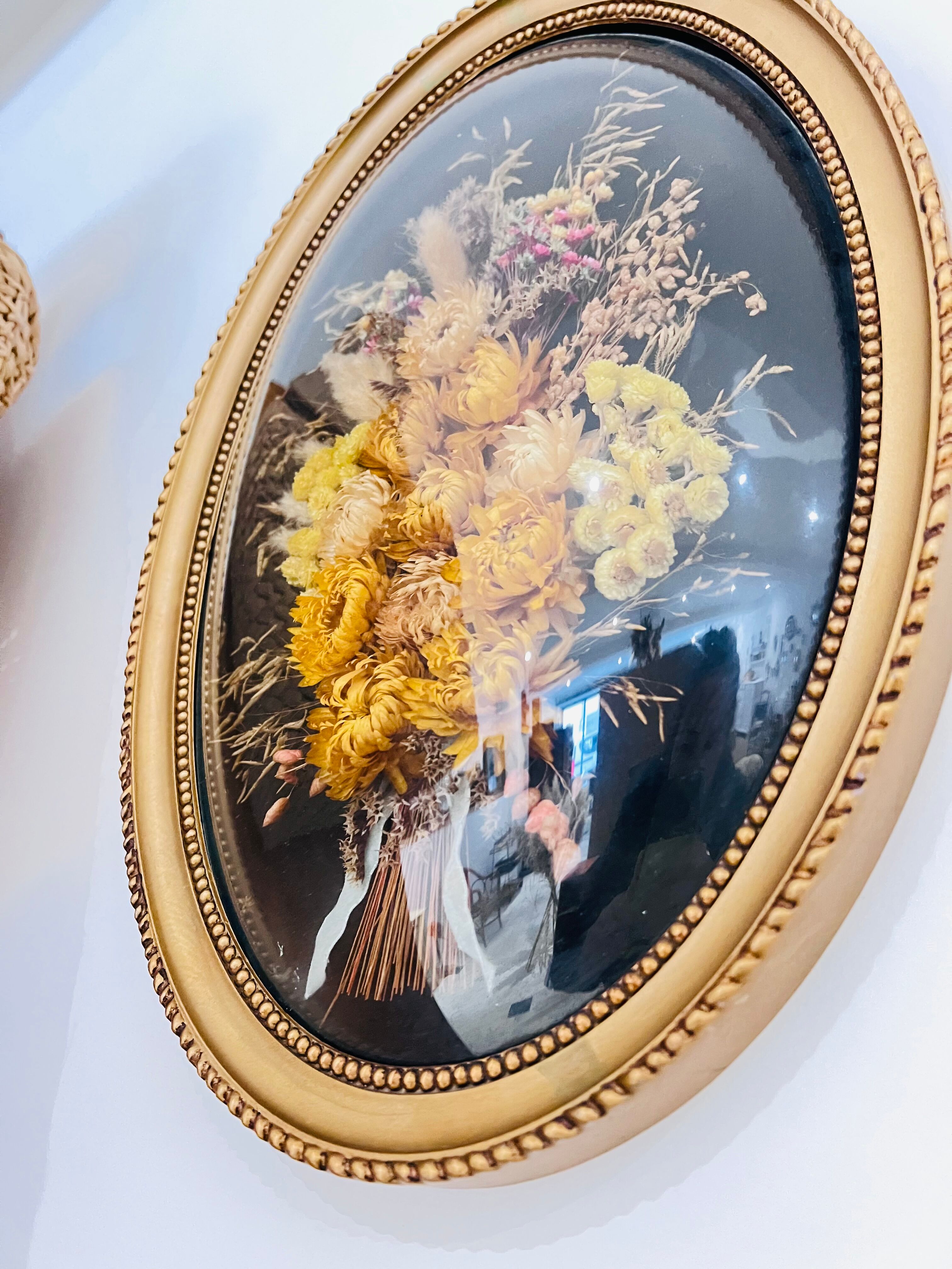 Vintage oval dried flower frame
