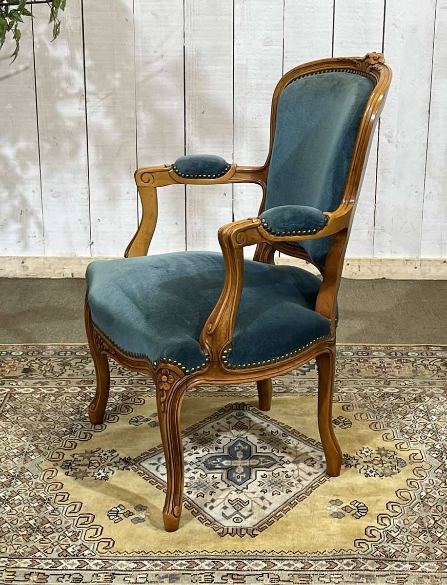 Louis XV style cabriolet armchair in beech wood
