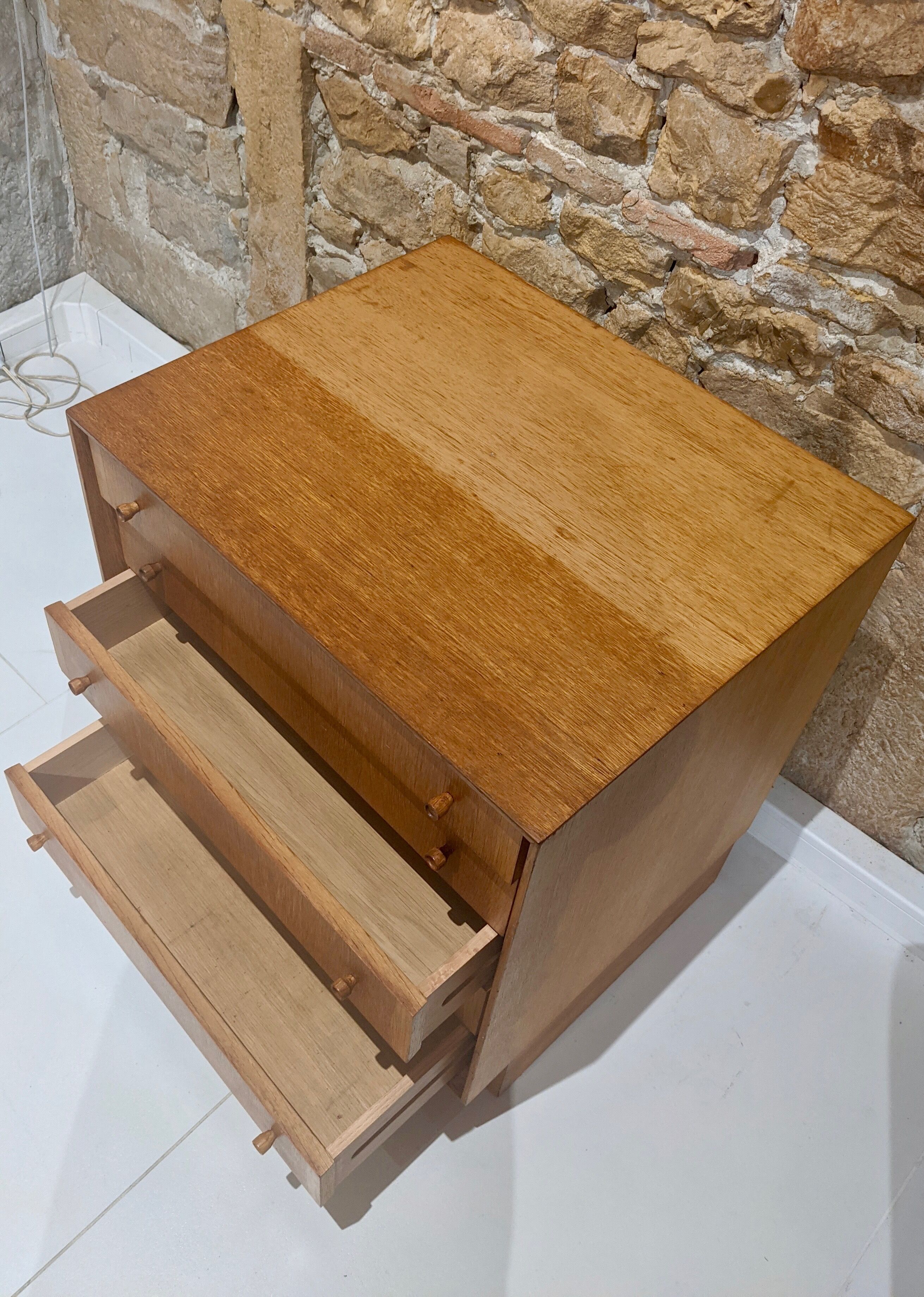 Oak chest of drawers