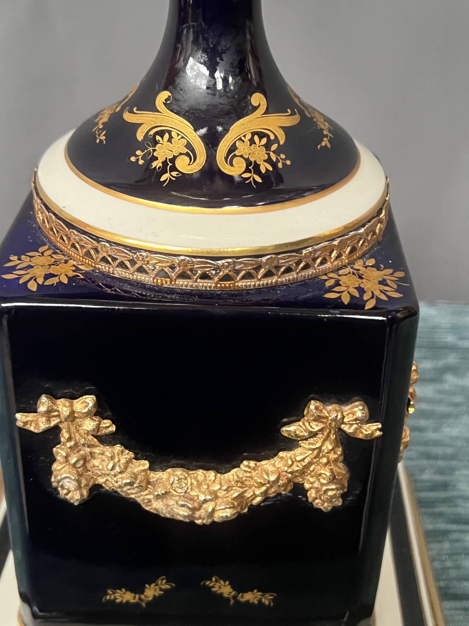 Limoges. Grande lampe de table.