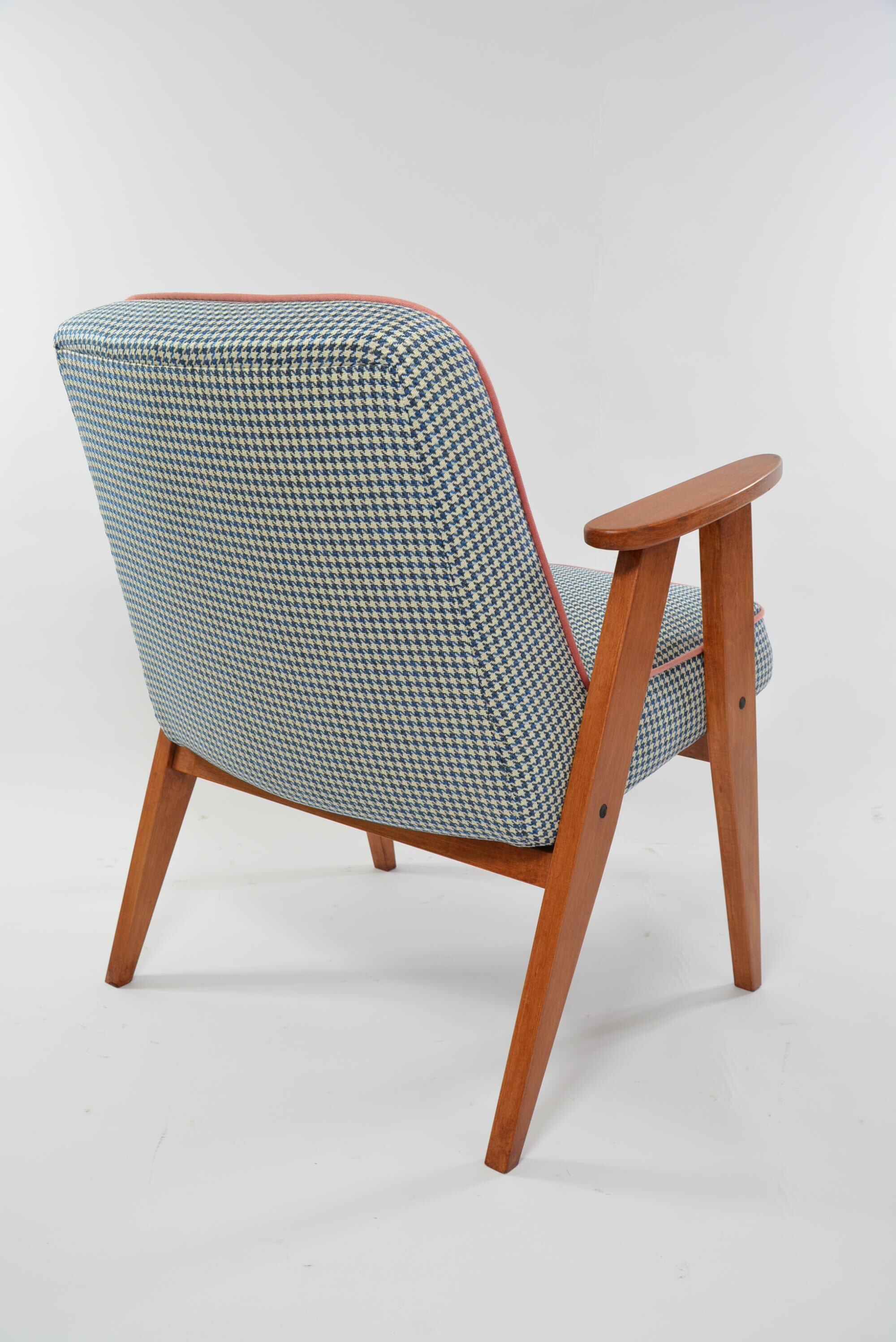 Fauteuil 366 pieds de poule bleu