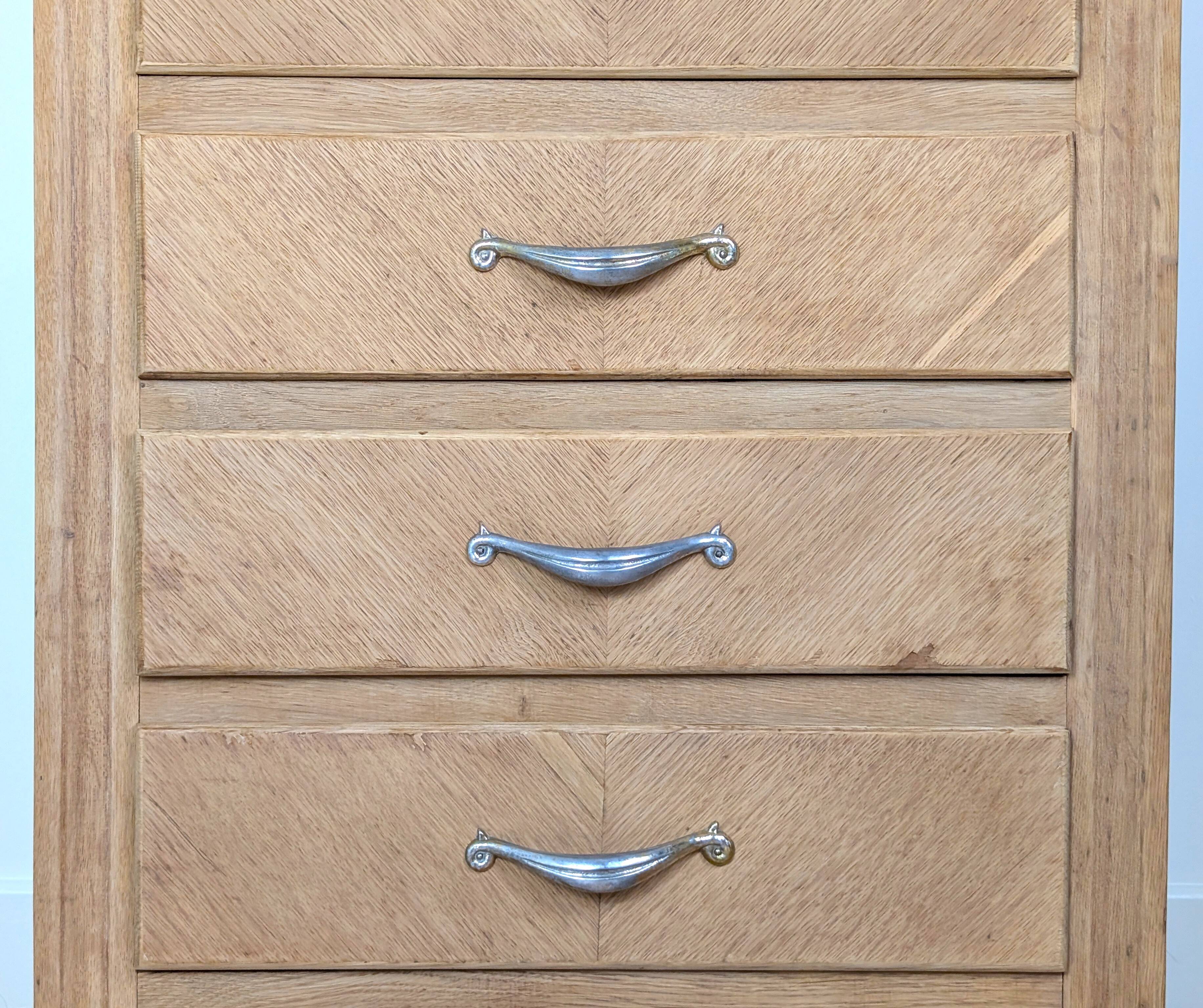 Chest of drawers