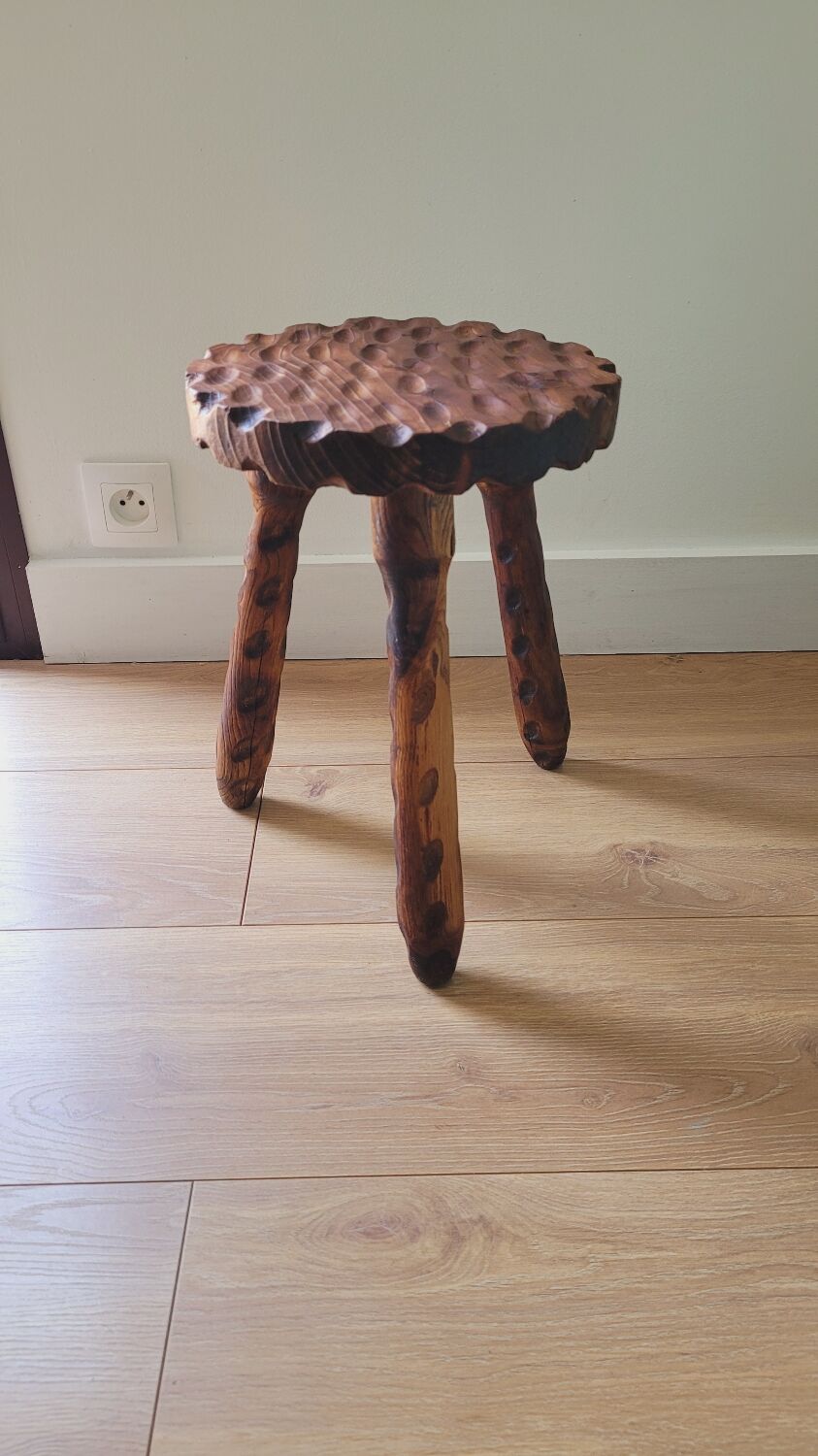Tabouret tripode brutaliste