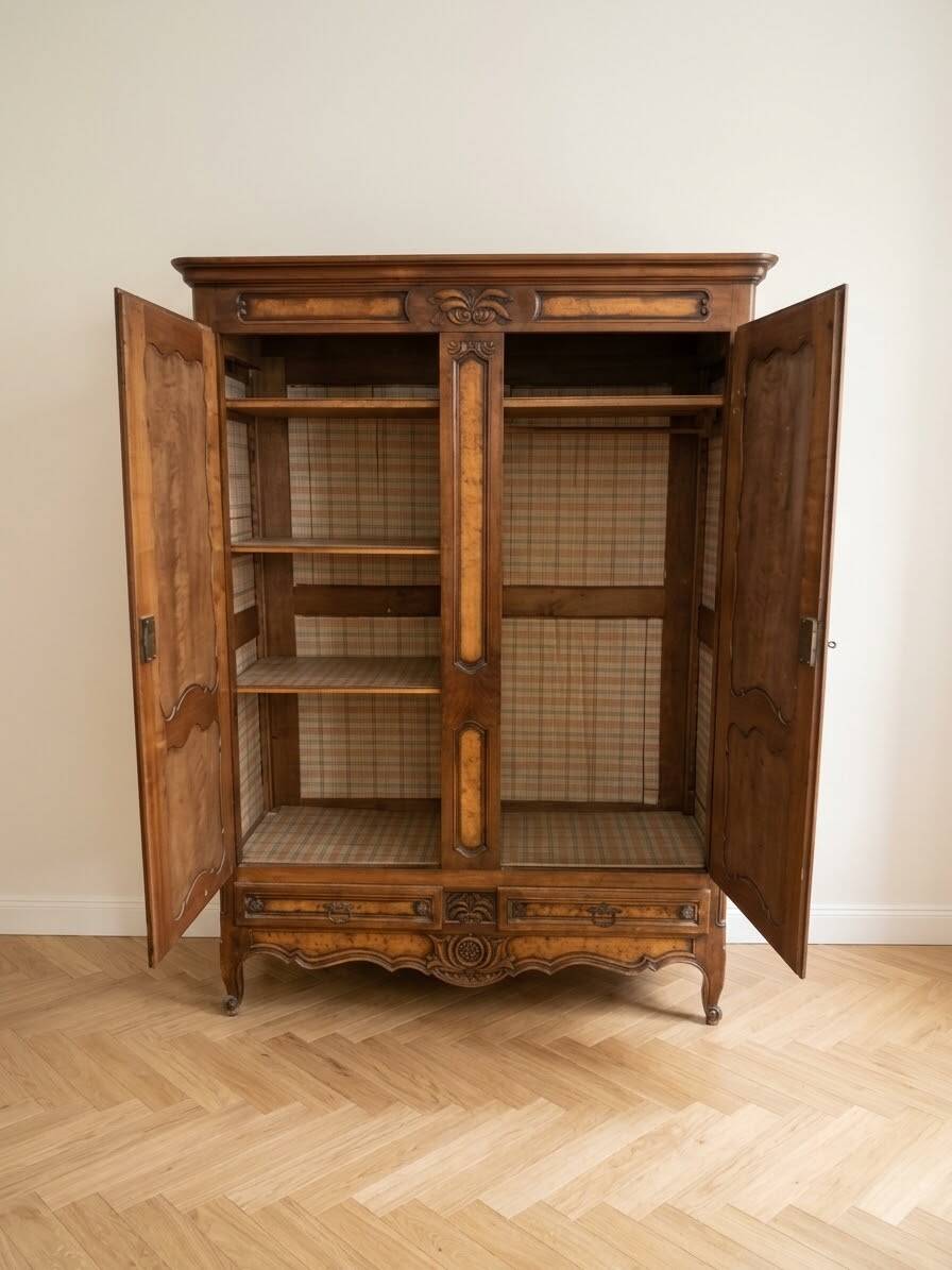 Louis XV wardrobe in wood