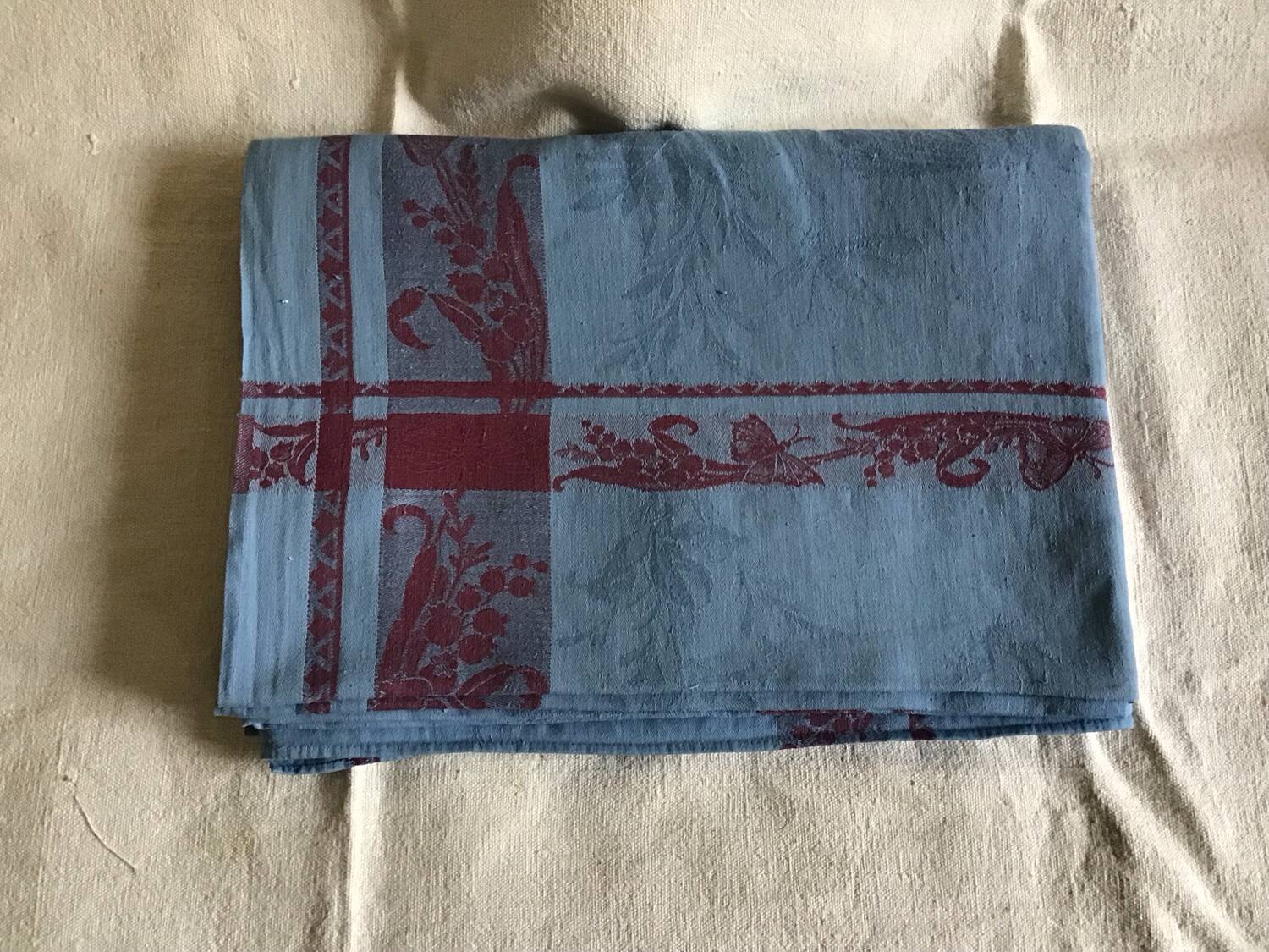 Nappe muguet papillons  bleue et rouge 160x240