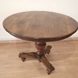 Table ronde en noyer XIXème