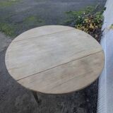 Folding round table