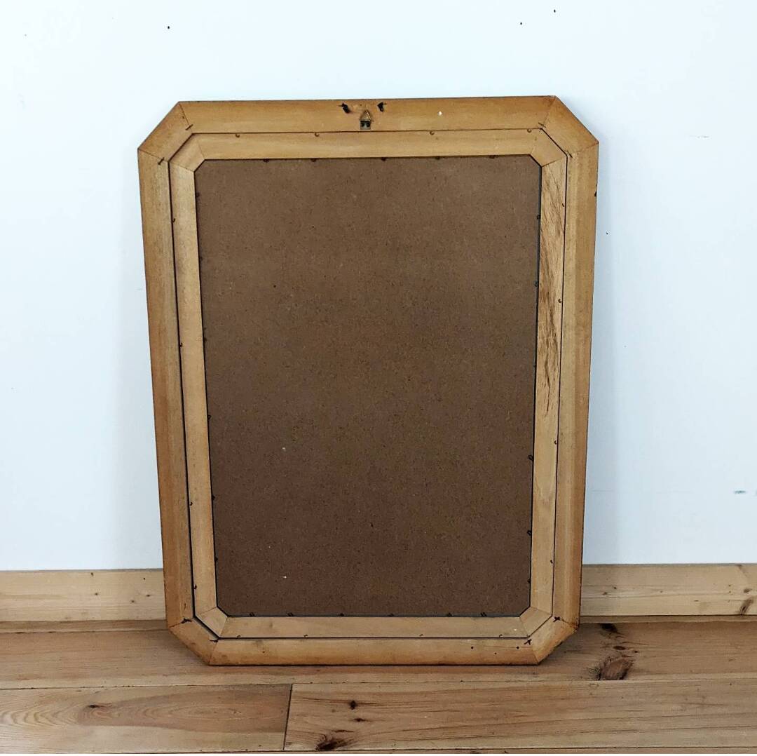 Miroir octogonal en bois.