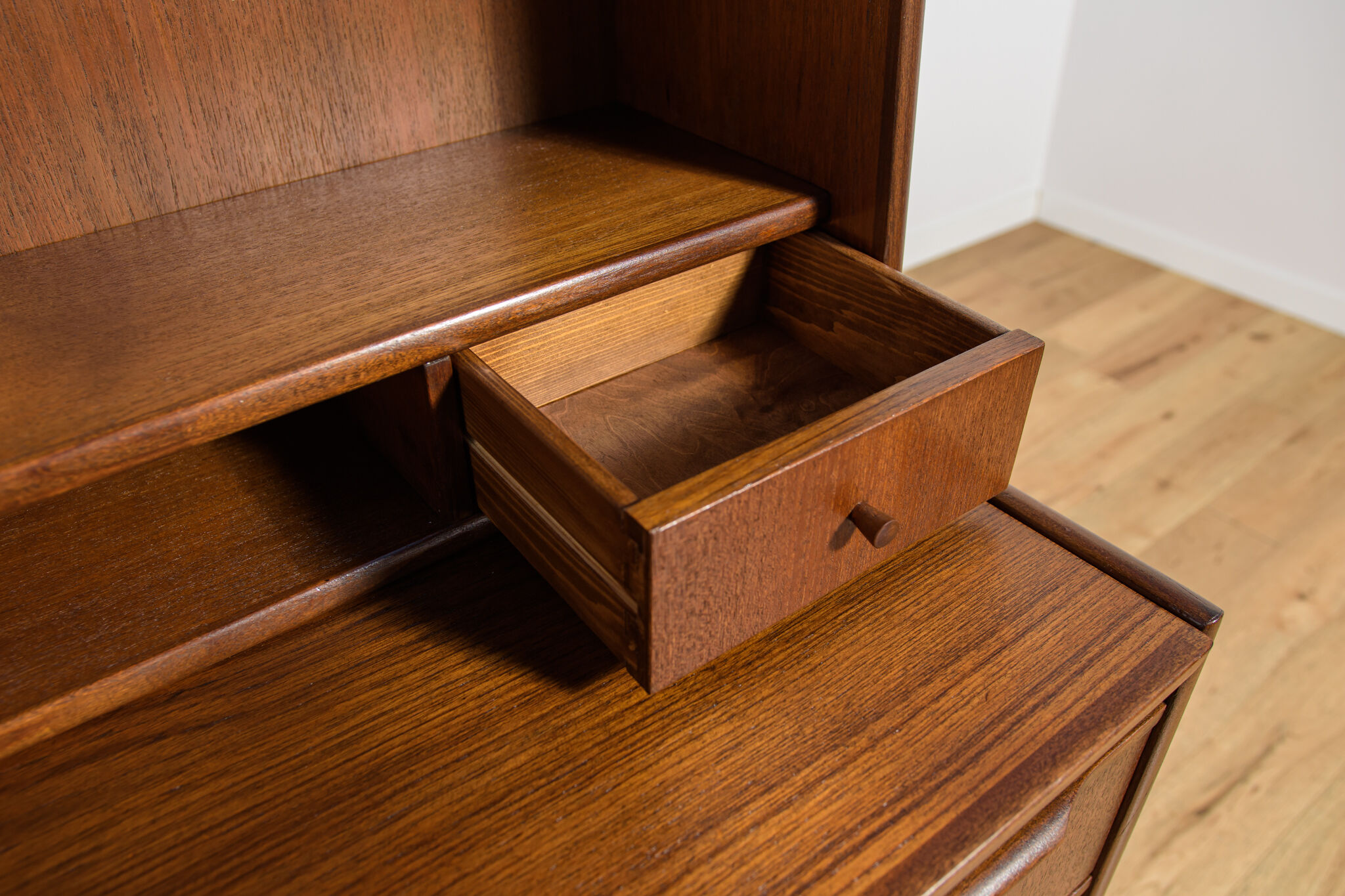 Mid-century teak shelf with pull-out top, Denmark, 1960s