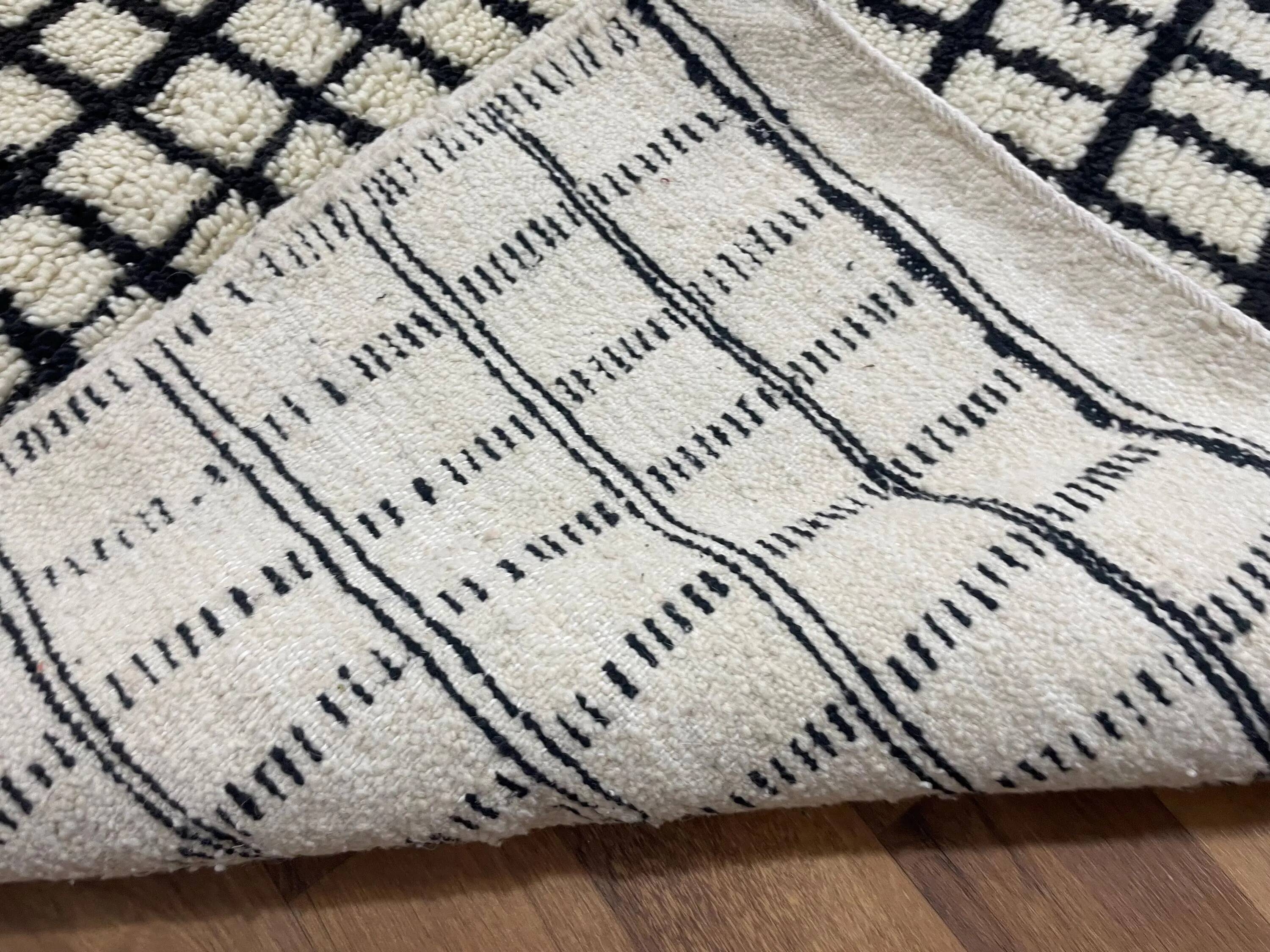 Moroccan rug made of natural wool, handmade, 3x2 m.