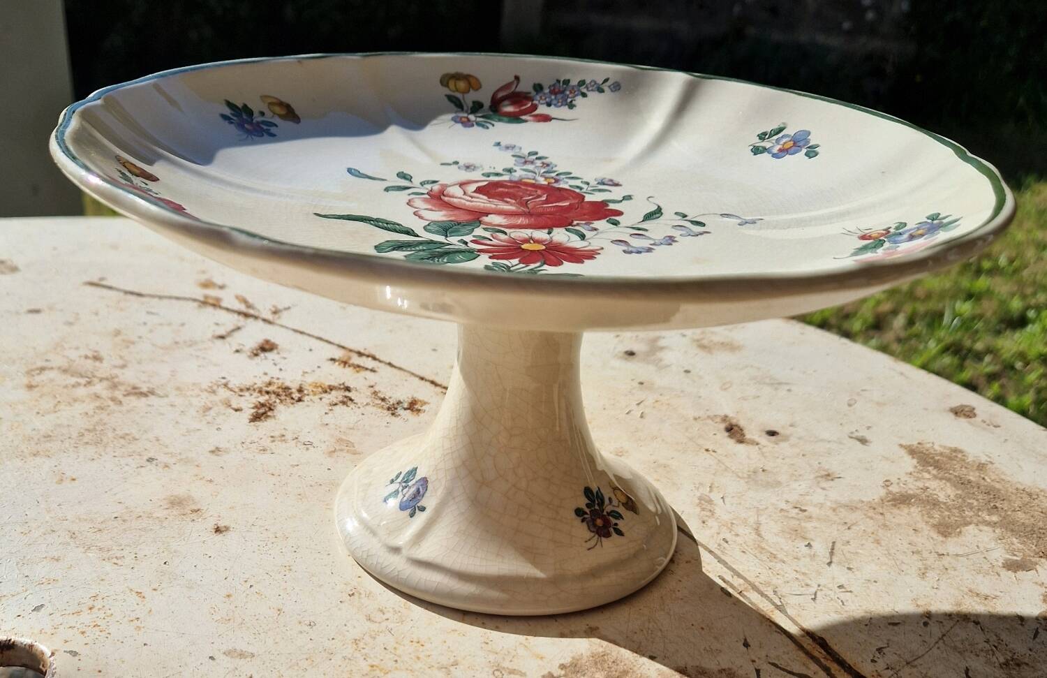 Round display stand on pedestal Villeroy Boch model 1562