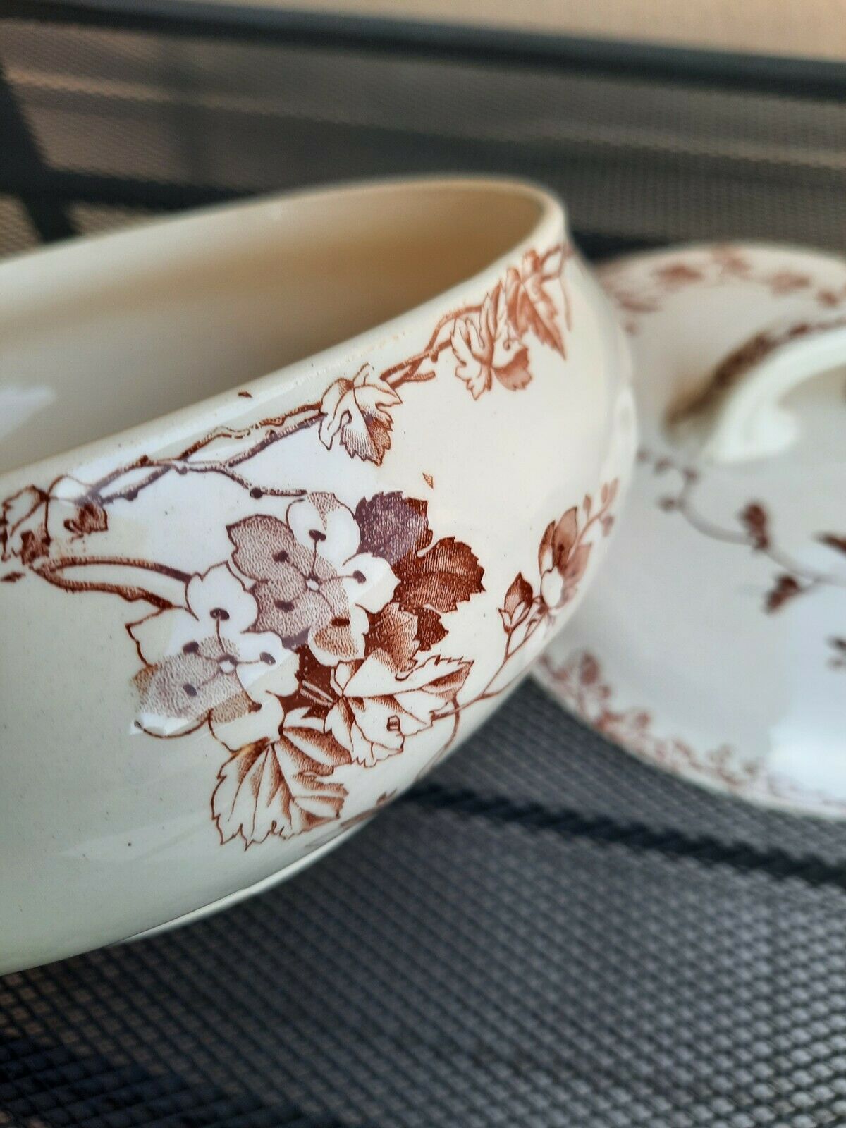 Soupière Terre de Fer model Spring