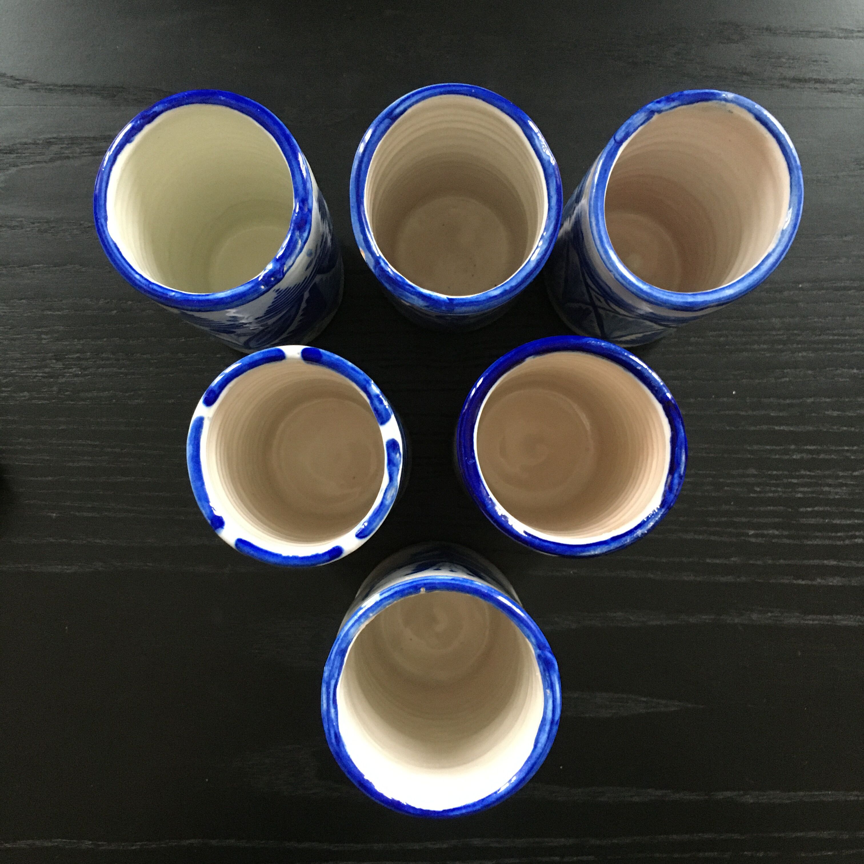 Lot of 5 blue decorative vases signed