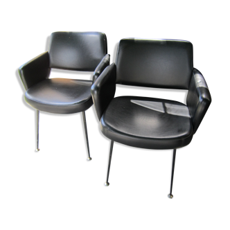2 fauteuils en skaï noir 1972