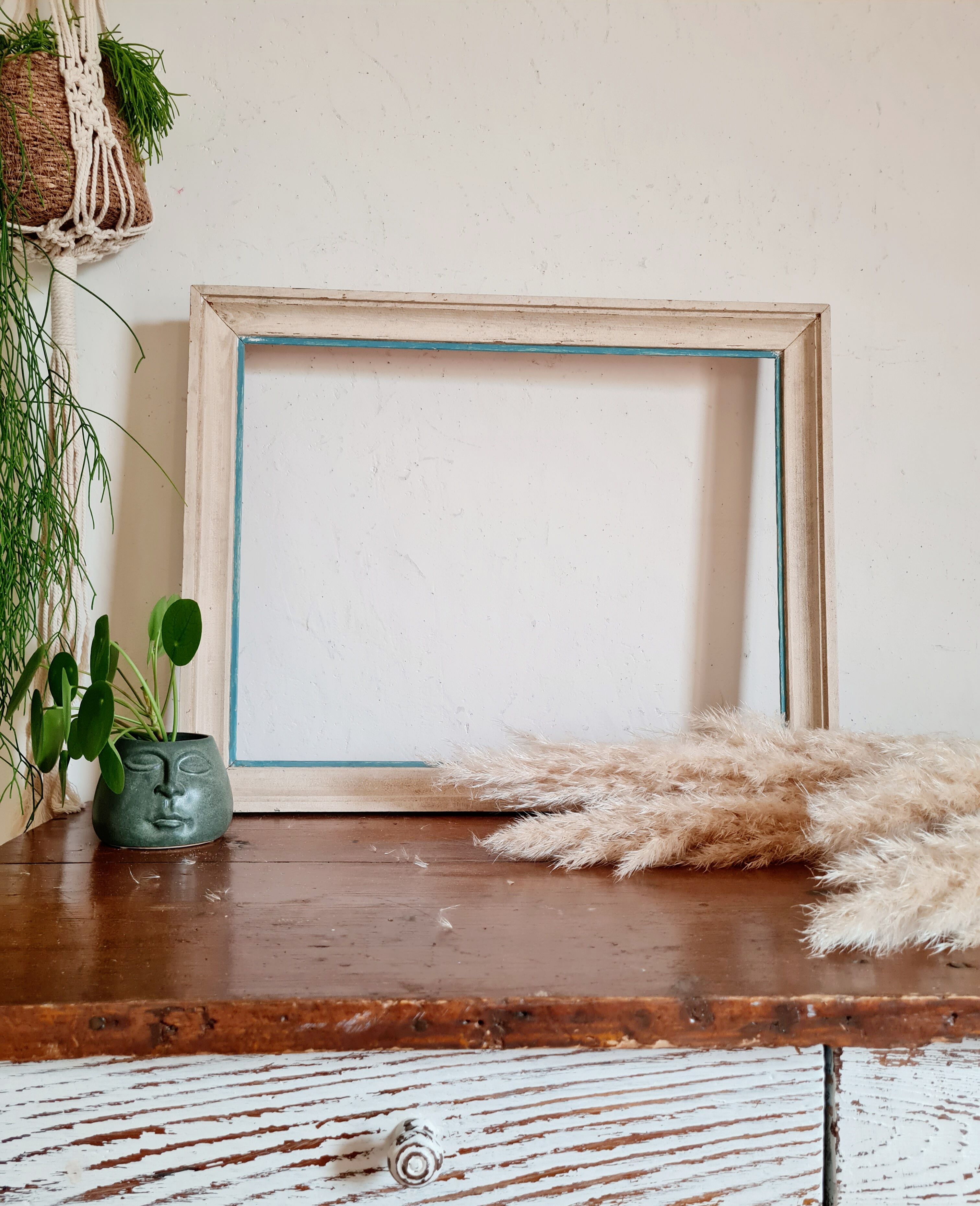 Old frame in white and blue wood