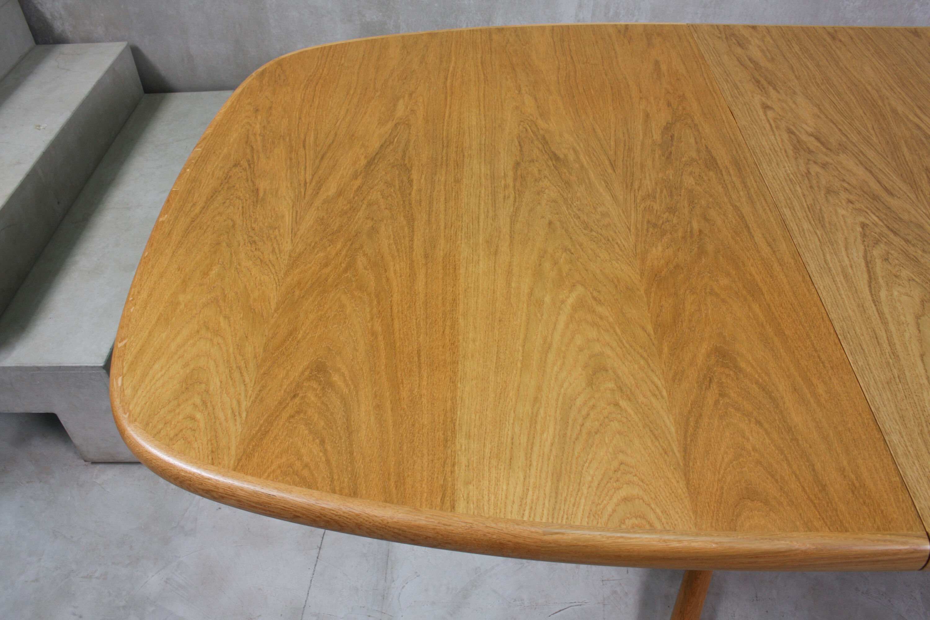 Table ovale en chêne du milieu du siècle de Skovby années 1970