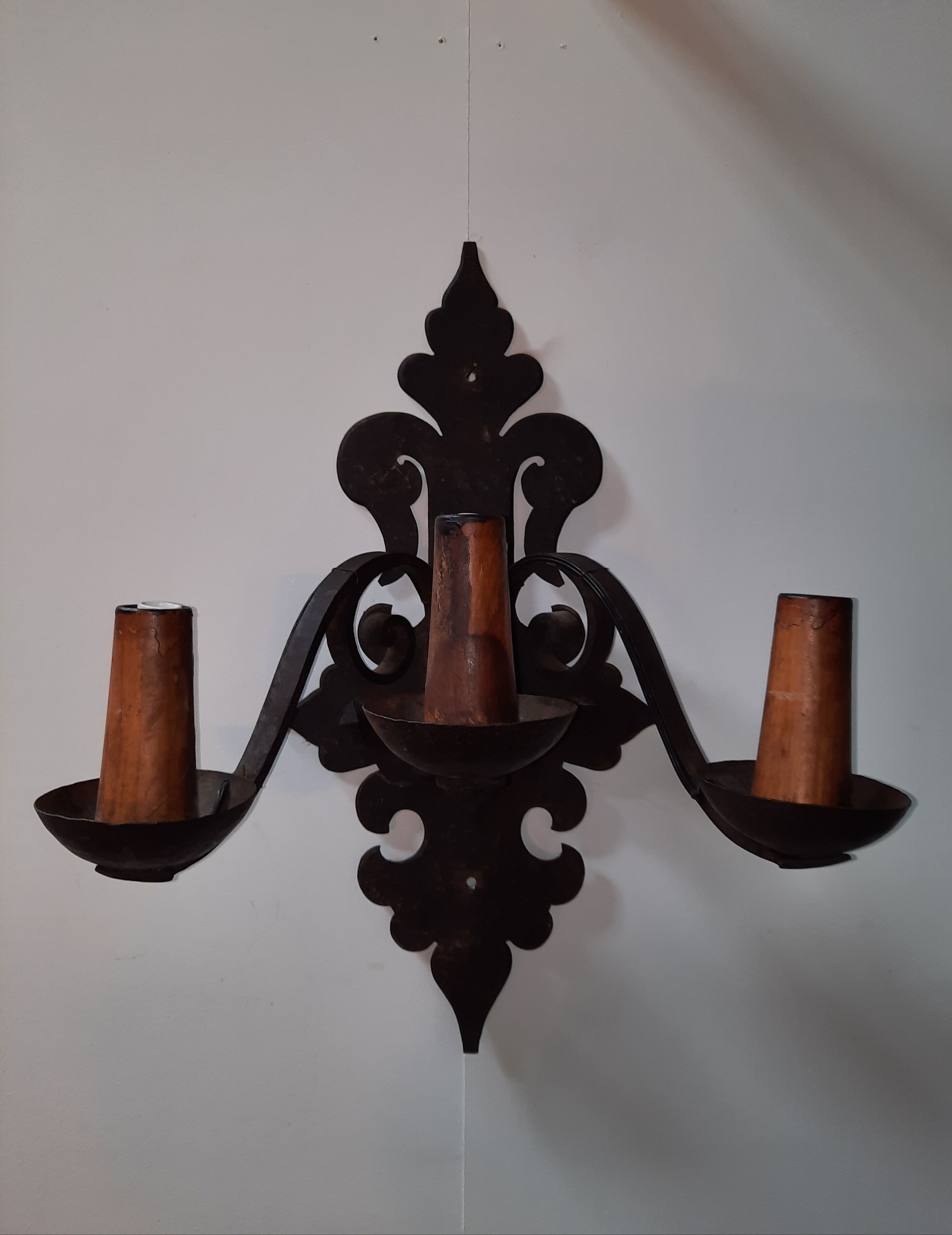 2 medieval-style wrought iron sconces