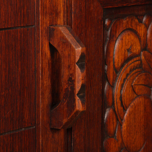 Art Deco sideboard, French work from the 1930s.