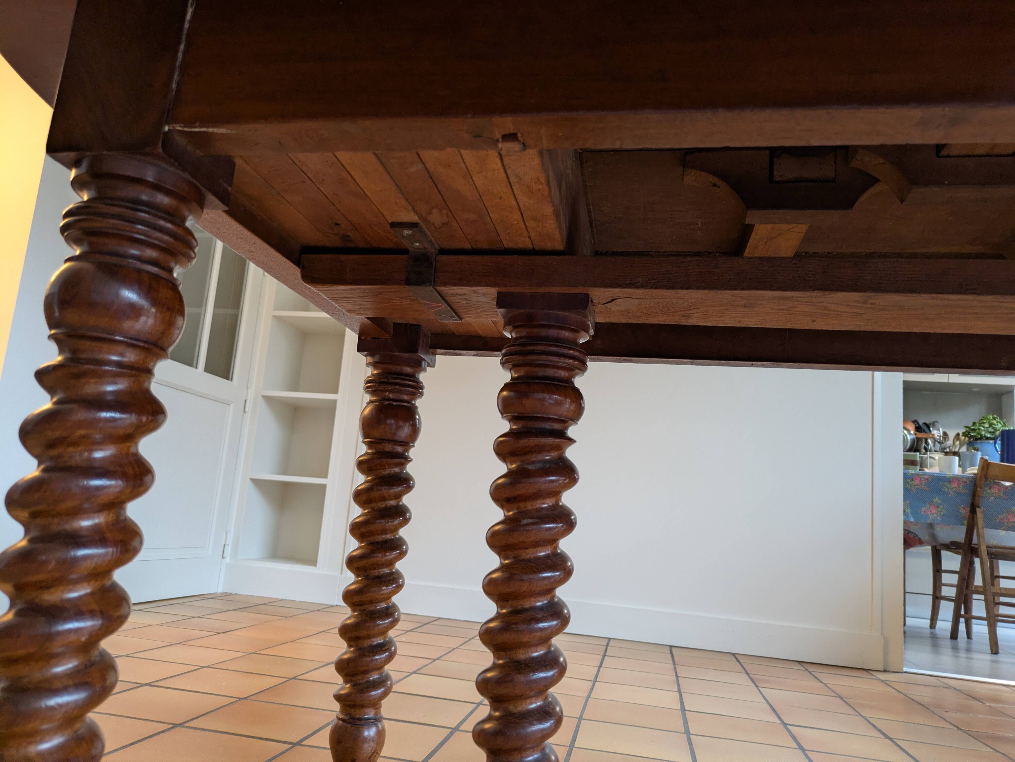 Extendable walnut table