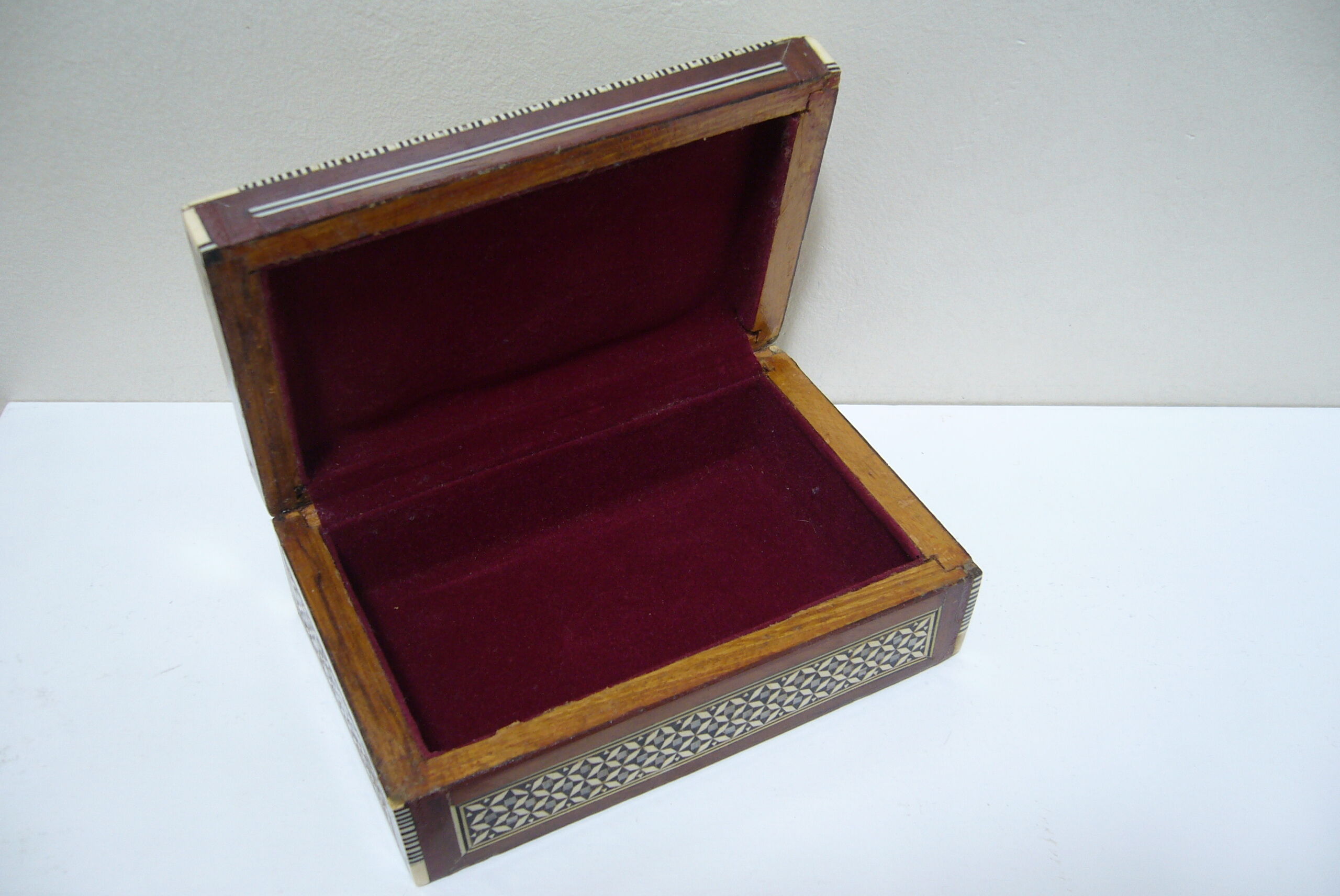 Oriental-style mother-of-pearl wooden box