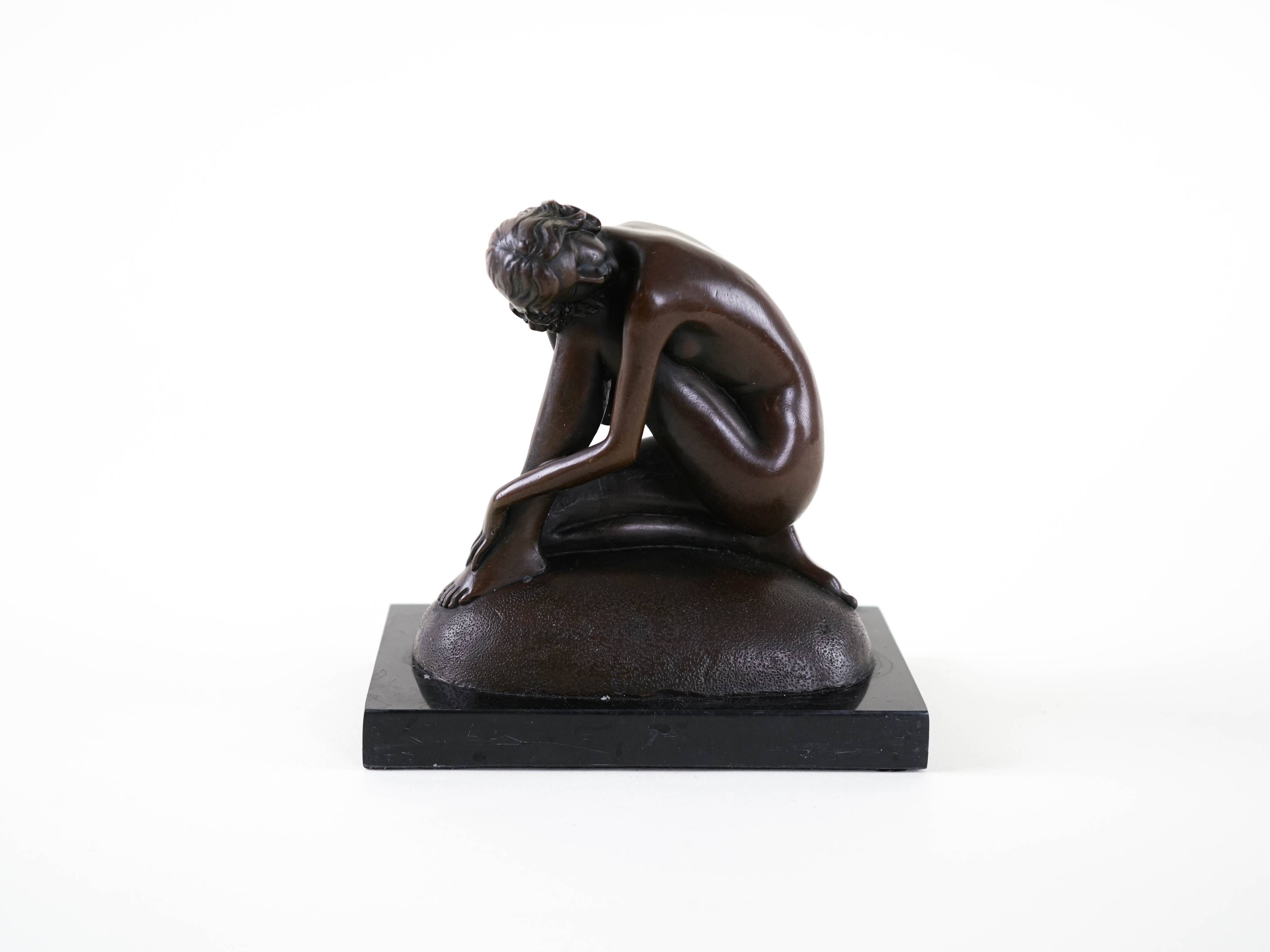 Art Deco female nude figurine – bronze-toned sculpture on geometric base, 1920s/1930s